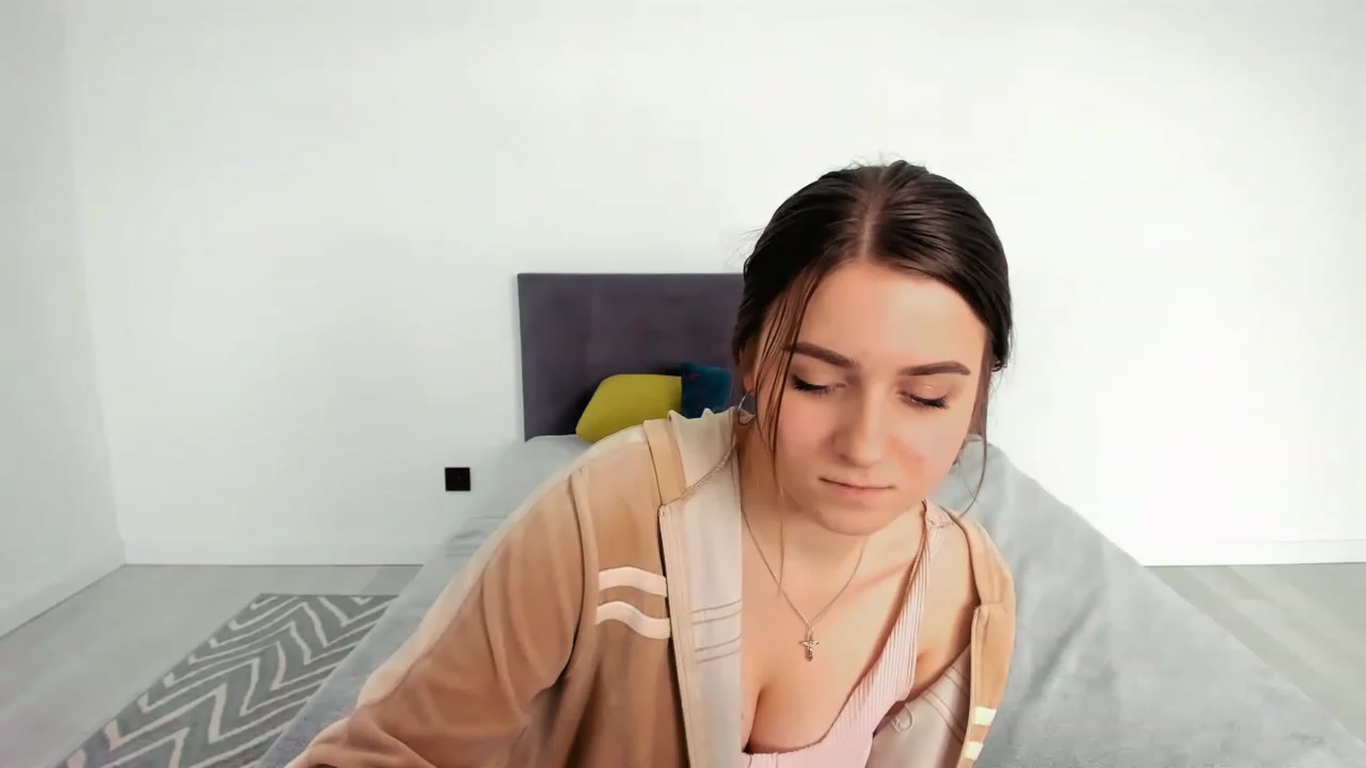 Gallery image thumbnail from AlisaSunshine's myfreecams stream on, 11/25/2022, 11:45 image 5 of 20