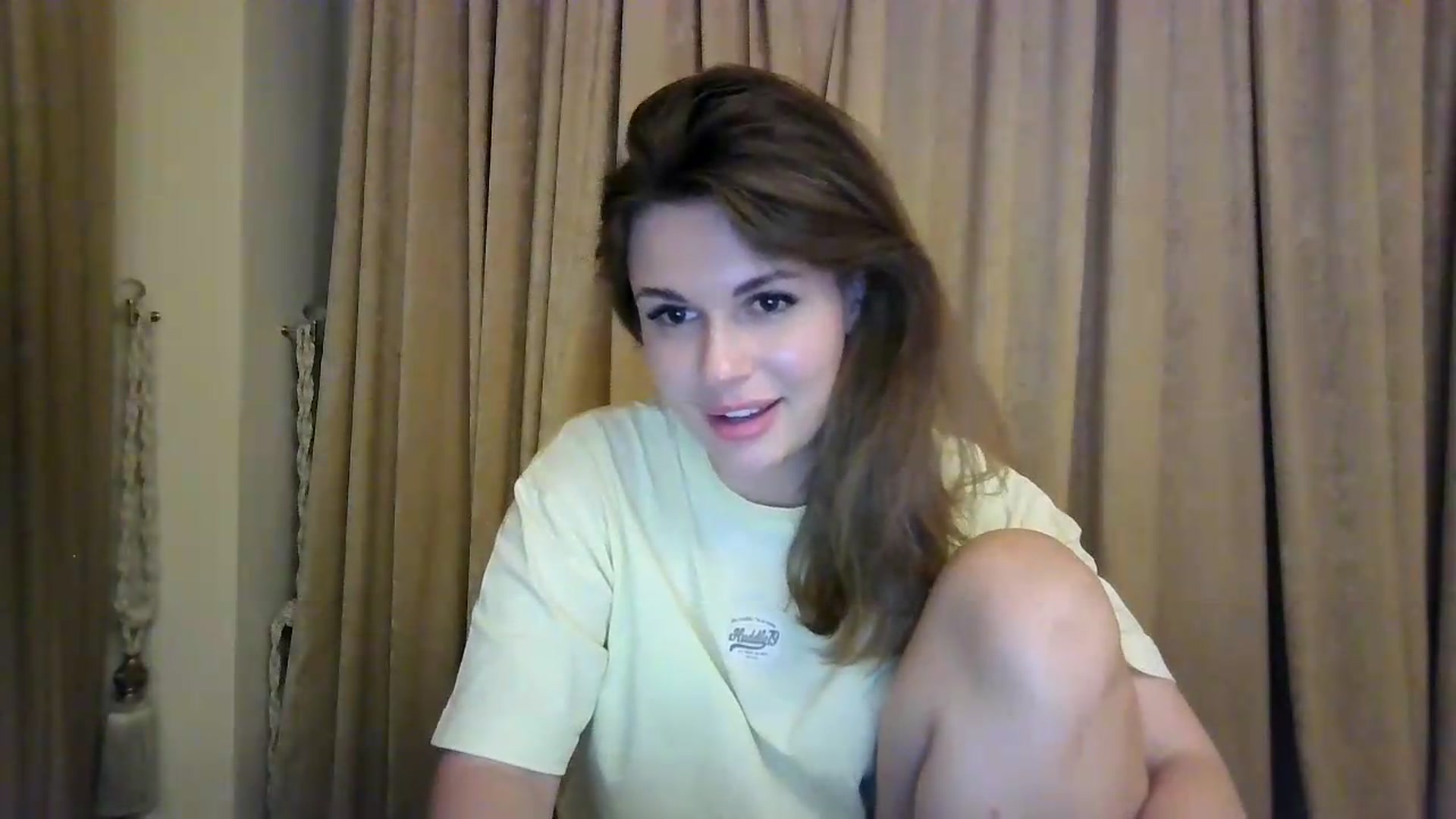 Gallery image thumbnail from Alisaaaa1's myfreecams stream on, 08/20/2026, 21:38 image 4 of 20