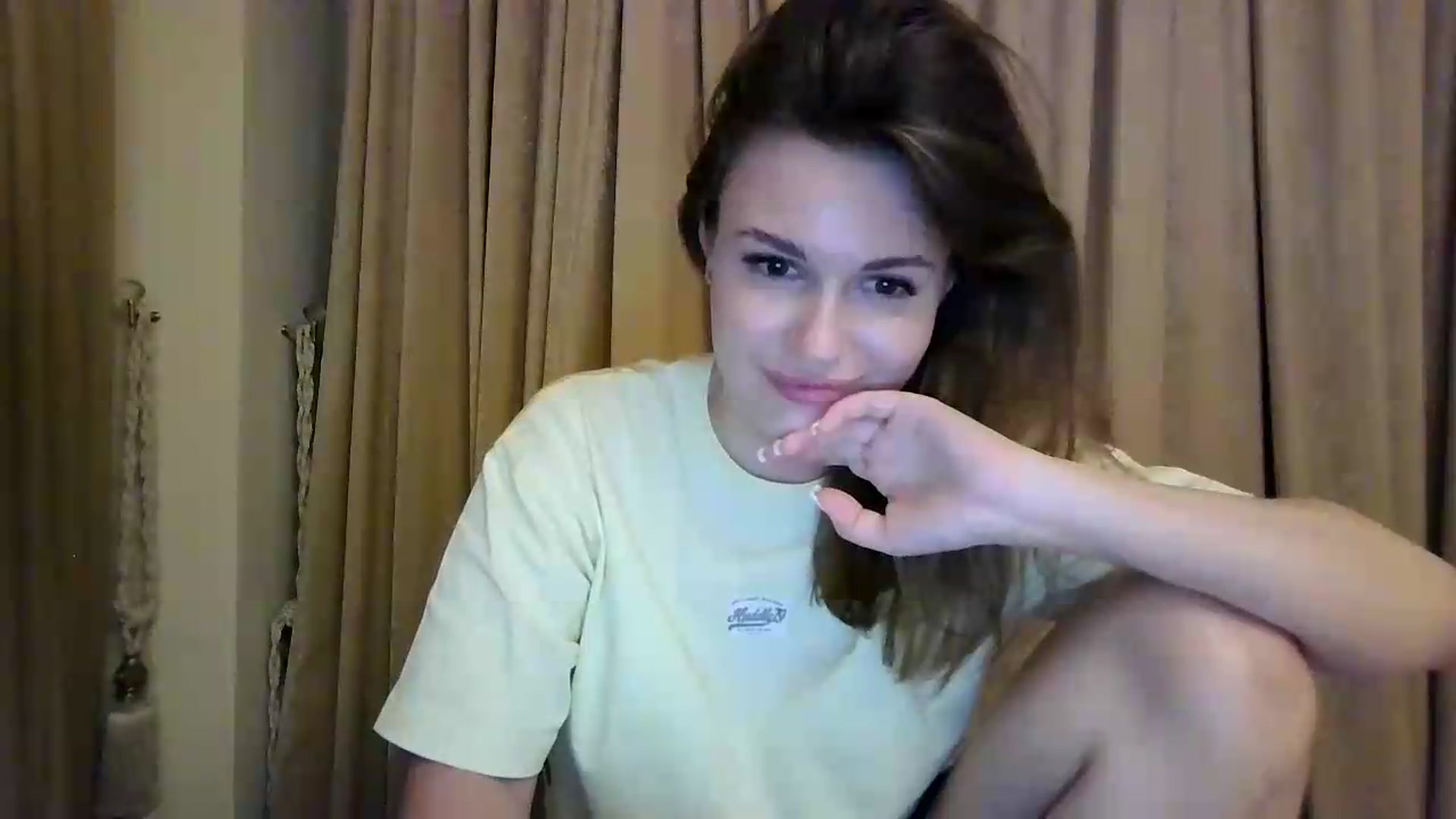 Gallery image thumbnail from Alisaaaa1's myfreecams stream on, 08/20/2026, 21:38 image 3 of 20