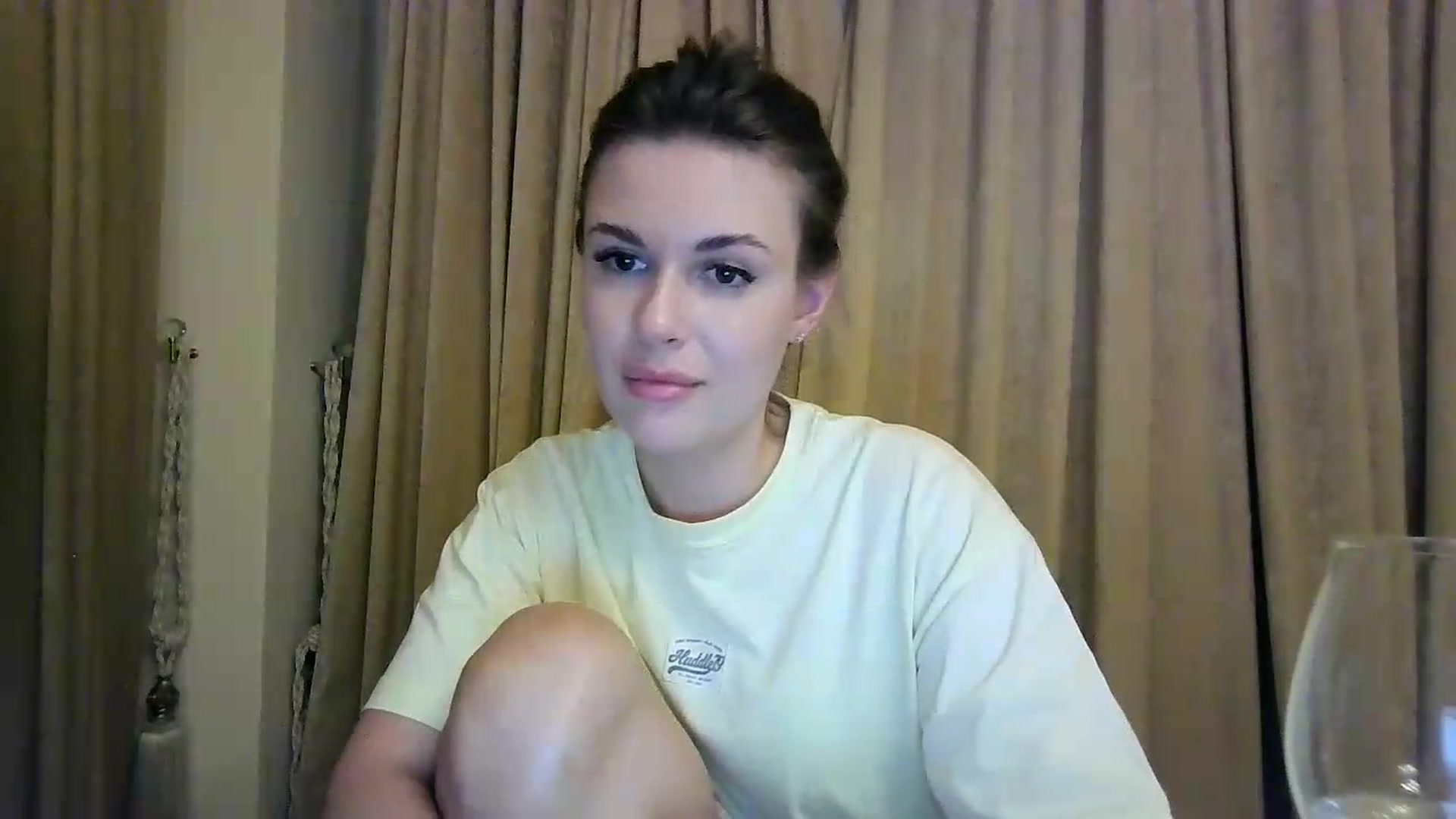 Gallery image thumbnail from Alisaaaa1's myfreecams stream on, 08/20/2026, 22:45 image 18 of 20