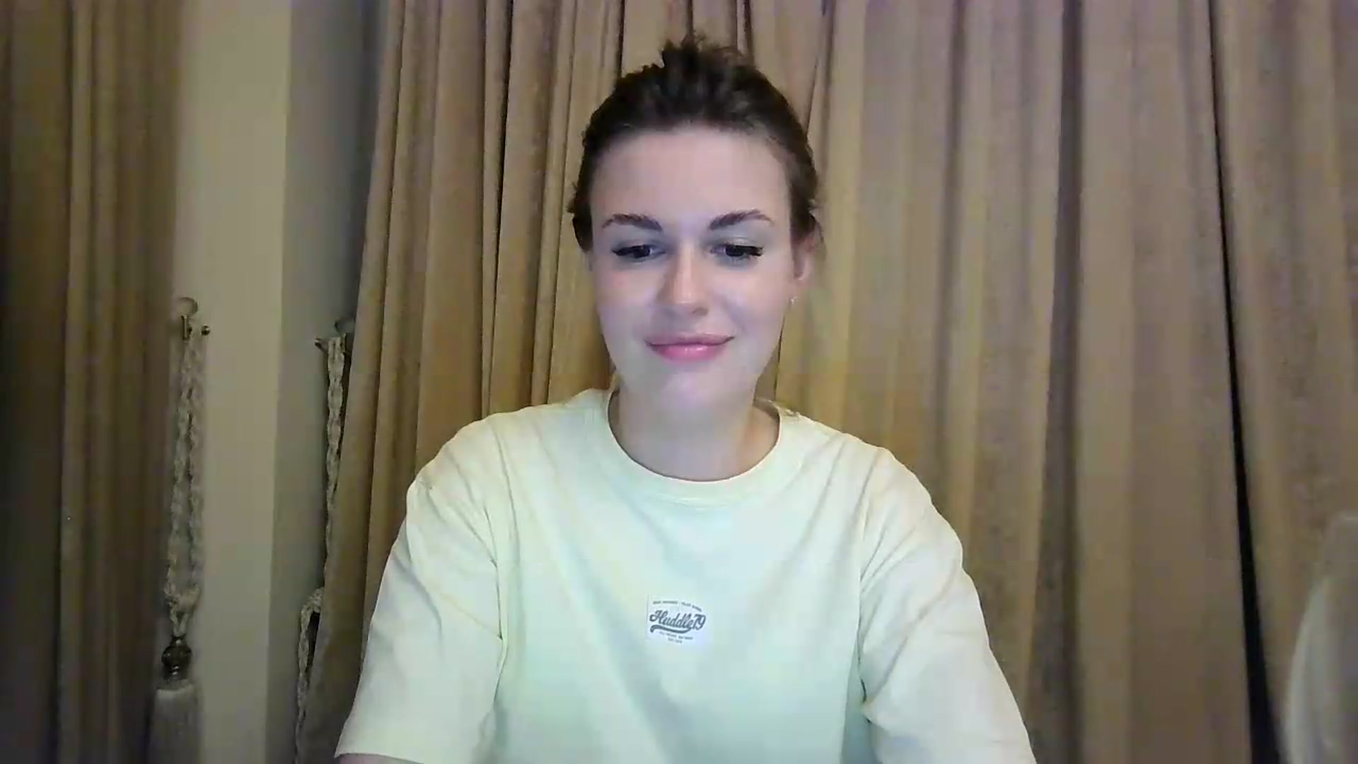 Gallery image thumbnail from Alisaaaa1's myfreecams stream on, 08/20/2026, 23:46 image 15 of 20