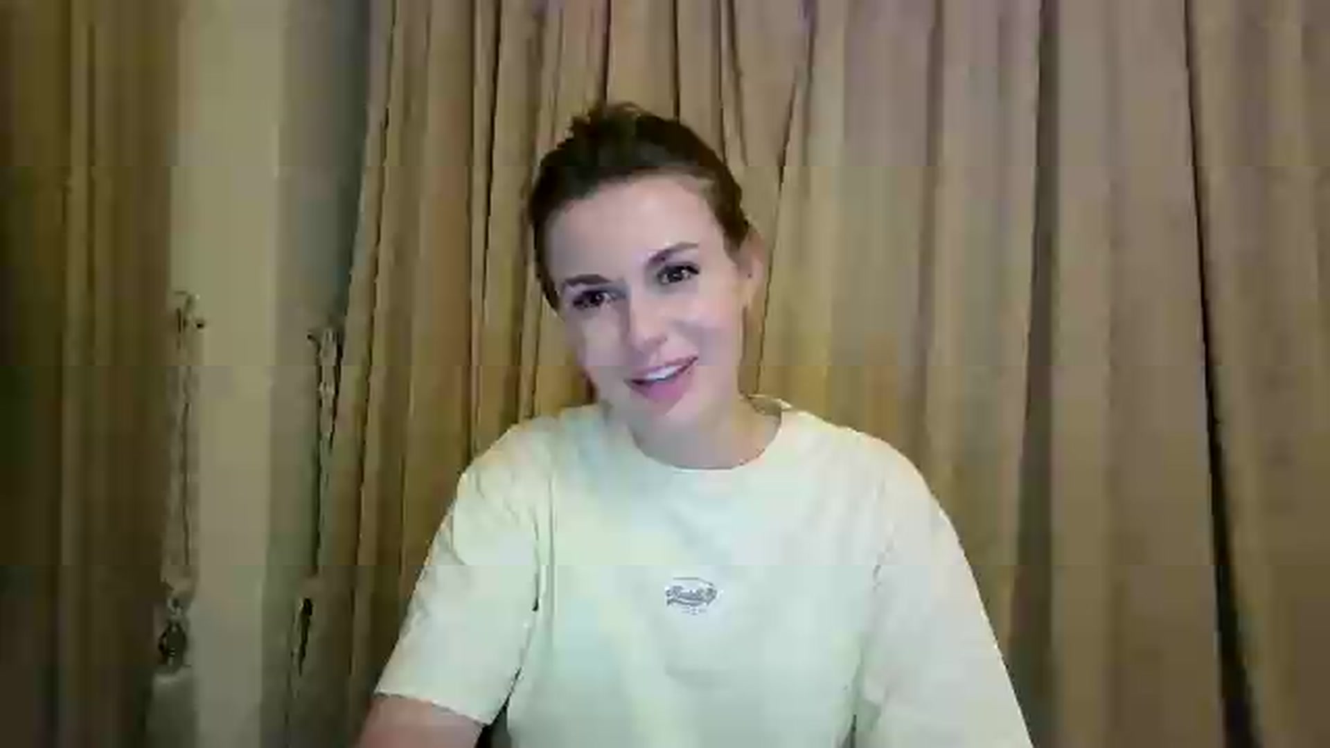 Gallery image thumbnail from Alisaaaa1's myfreecams stream on, 08/20/2026, 23:46 image 9 of 20
