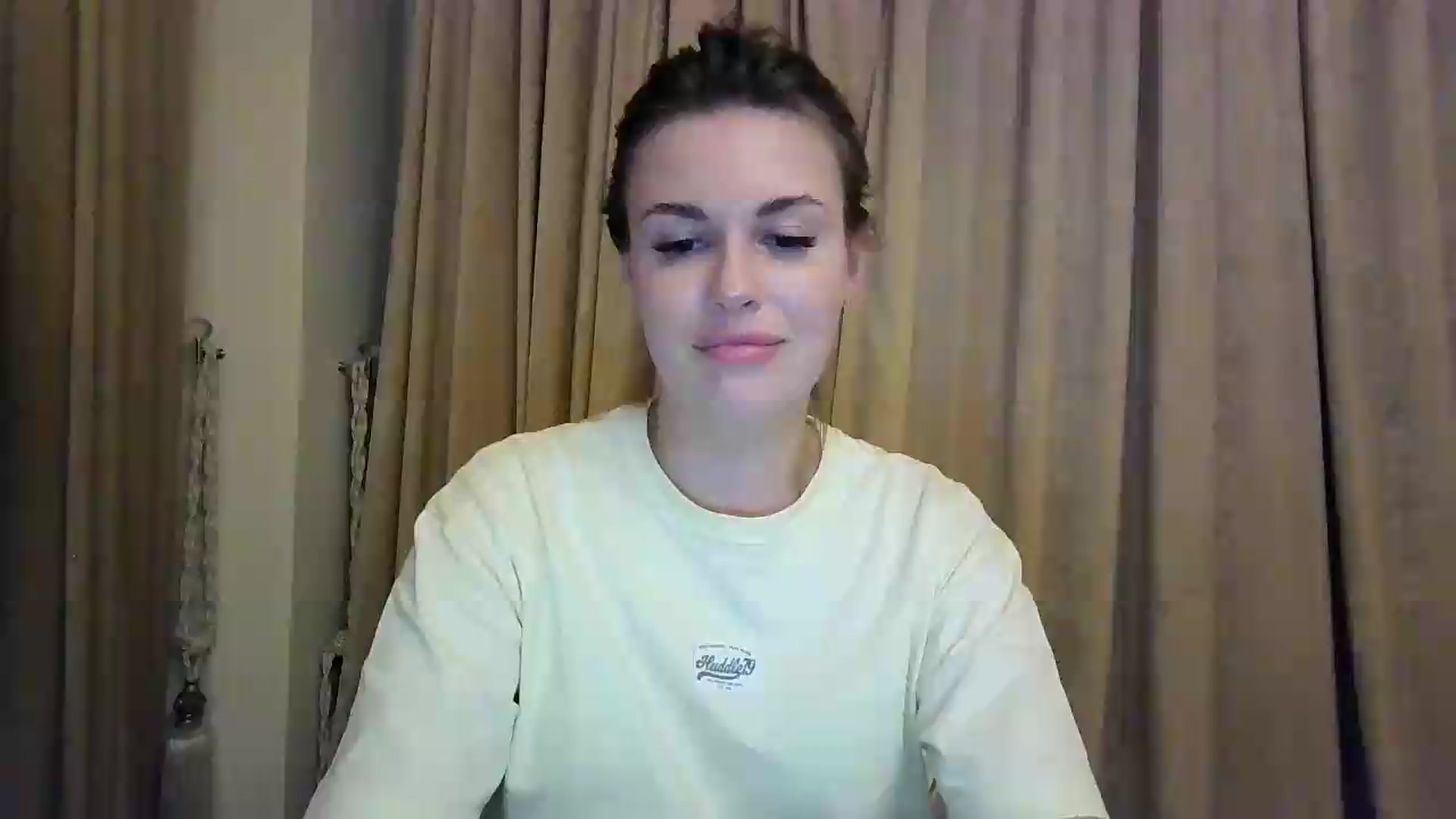 Gallery image thumbnail from Alisaaaa1's myfreecams stream on, 08/20/2026, 23:46 image 4 of 20