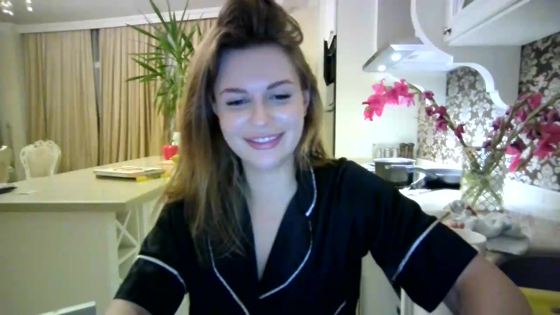 Gallery image thumbnail from Alisaaaa1's myfreecams stream on, 08/31/2026, 24:27 image 11 of 20