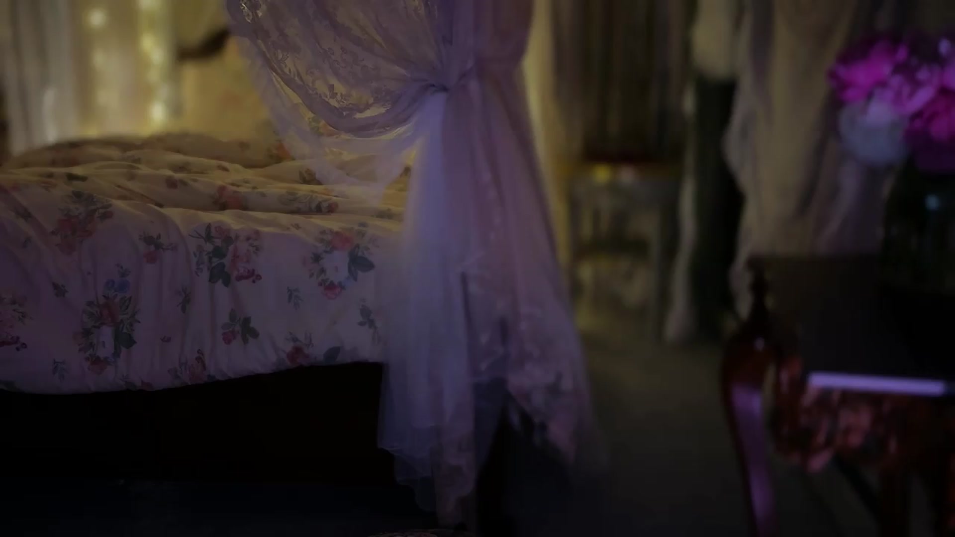 Gallery image thumbnail from Alisette's myfreecams stream on, 06/04/2026, 06:39 image 1 of 20