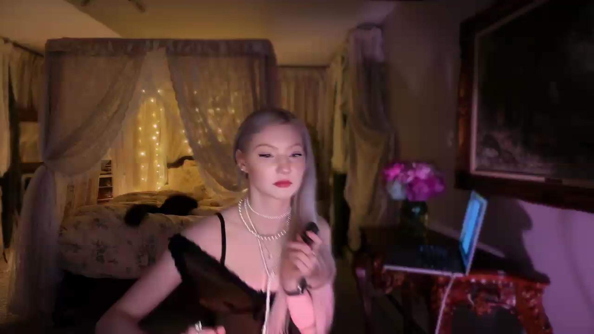 Gallery image thumbnail from Alisette's myfreecams stream on, 06/04/2026, 07:04 image 19 of 20