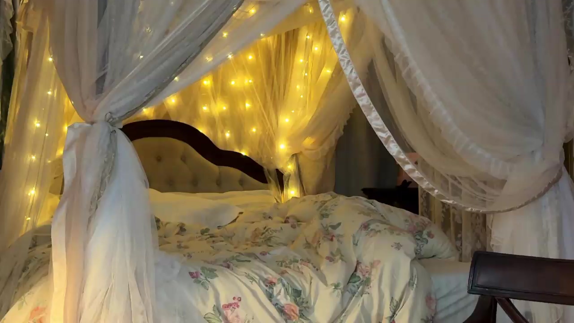 Gallery image thumbnail from Alisette's myfreecams stream on, 08/04/2026, 03:57 image 9 of 20