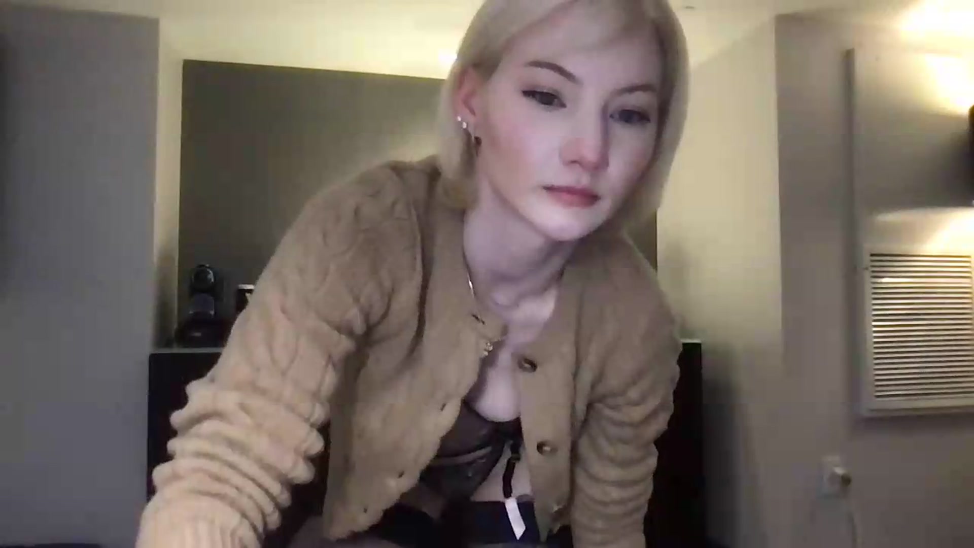 Gallery image thumbnail from Alisette's myfreecams stream on, 08/27/2026, 07:05 image 6 of 20