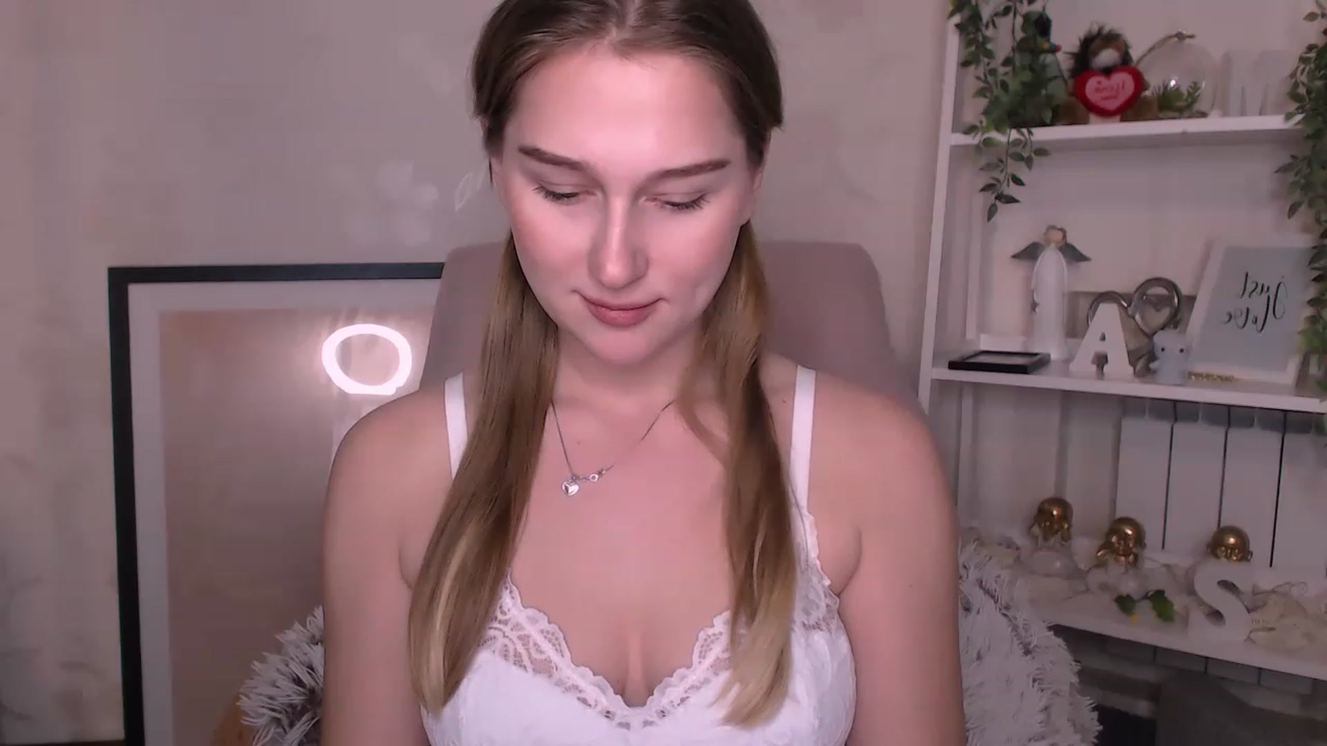 Gallery image thumbnail from AlishaBerk's myfreecams stream on, 02/20/2023, 15:20 image 5 of 20