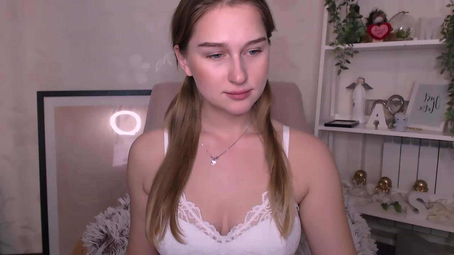 Gallery image thumbnail from AlishaBerk's myfreecams stream on, 02/20/2023, 15:20 image 14 of 20