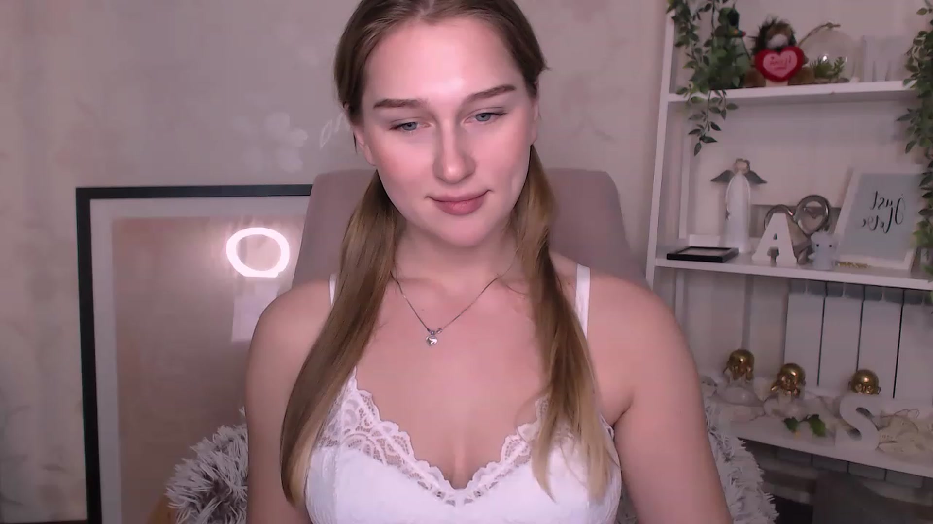 Gallery image thumbnail from AlishaBerk's myfreecams stream on, 02/20/2023, 15:20 image 20 of 20