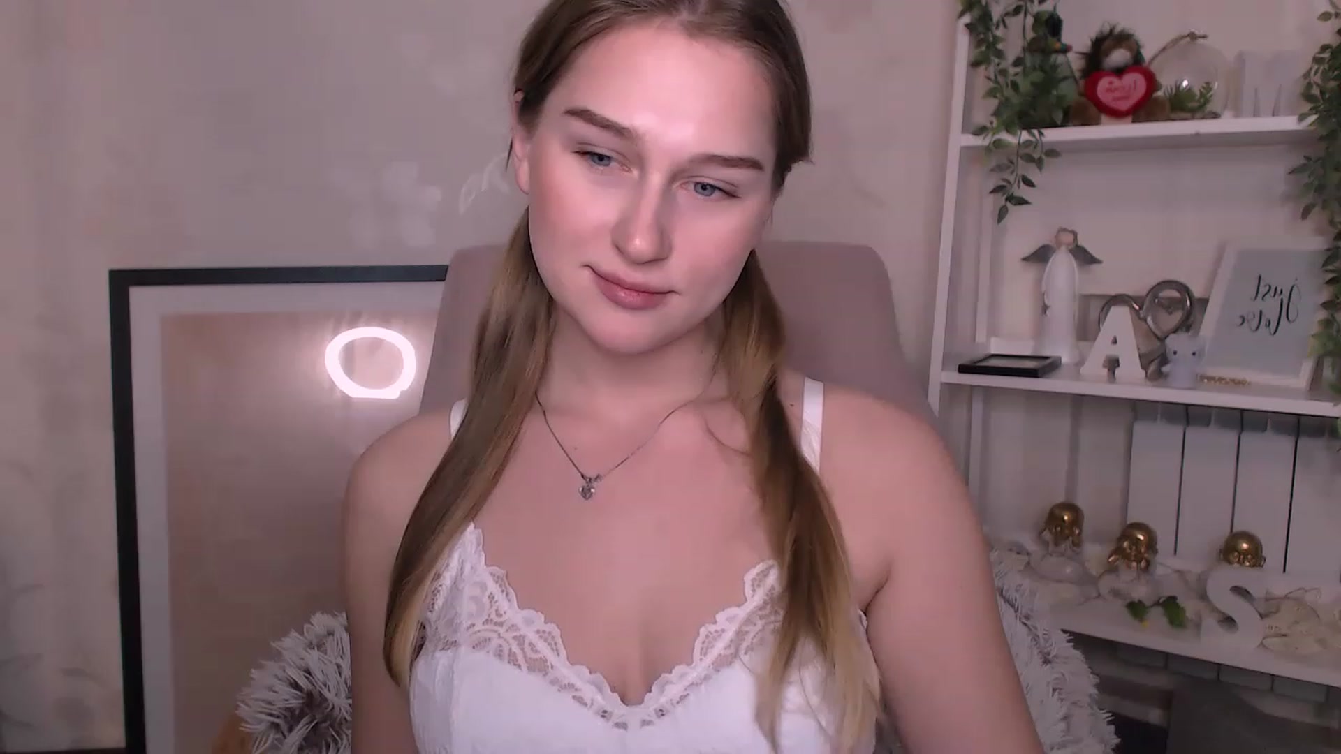 Gallery image thumbnail from AlishaBerk's myfreecams stream on, 02/20/2023, 15:20 image 19 of 20