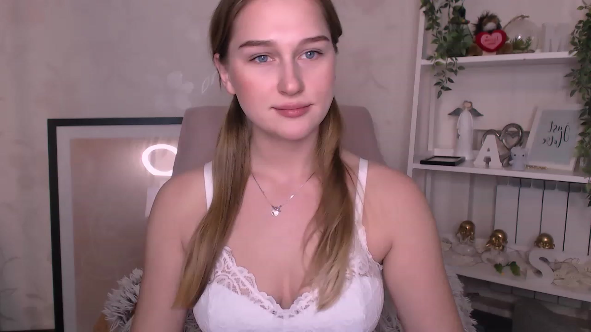 Gallery image thumbnail from AlishaBerk's myfreecams stream on, 02/20/2023, 15:20 image 1 of 20