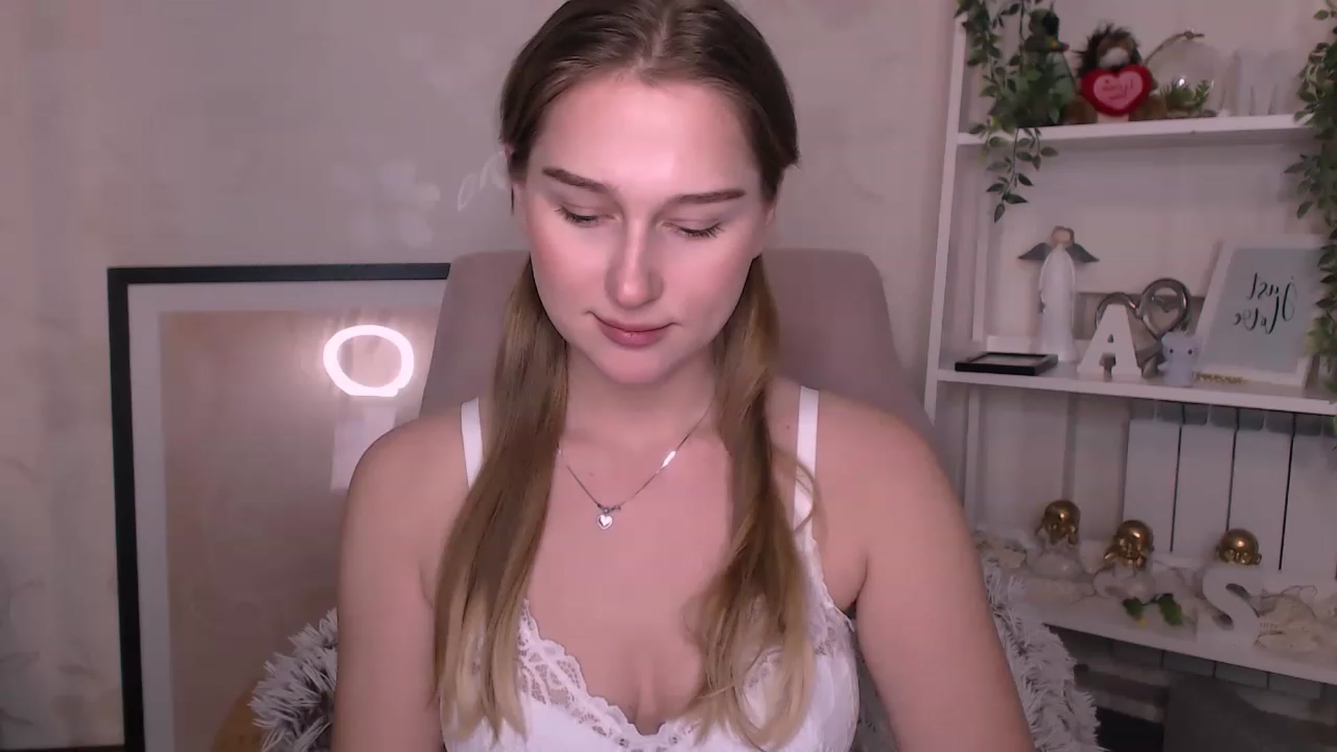 Gallery image thumbnail from AlishaBerk's myfreecams stream on, 02/20/2023, 15:20 image 9 of 20