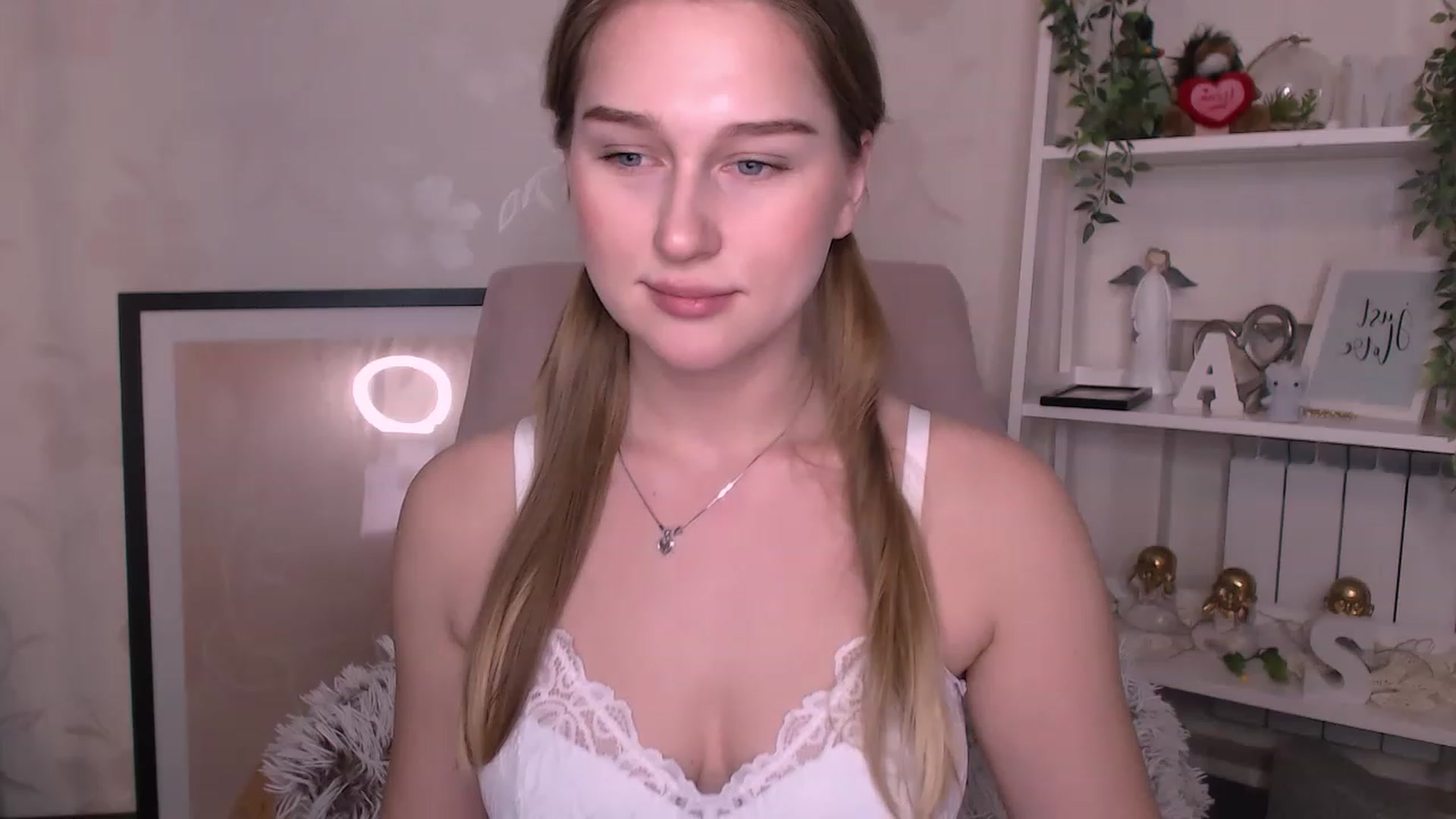 Gallery image thumbnail from AlishaBerk's myfreecams stream on, 02/20/2023, 15:20 image 16 of 20