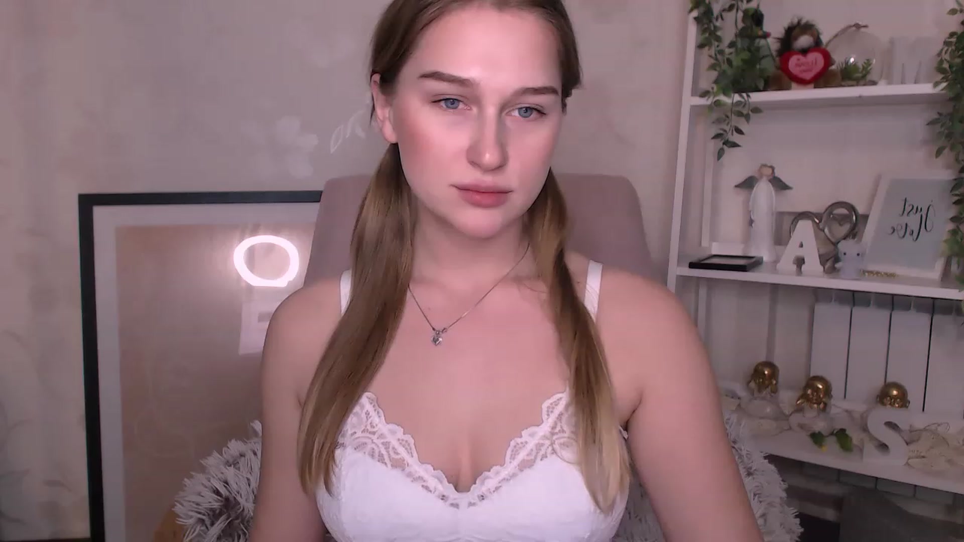 Gallery image thumbnail from AlishaBerk's myfreecams stream on, 02/20/2023, 15:20 image 15 of 20