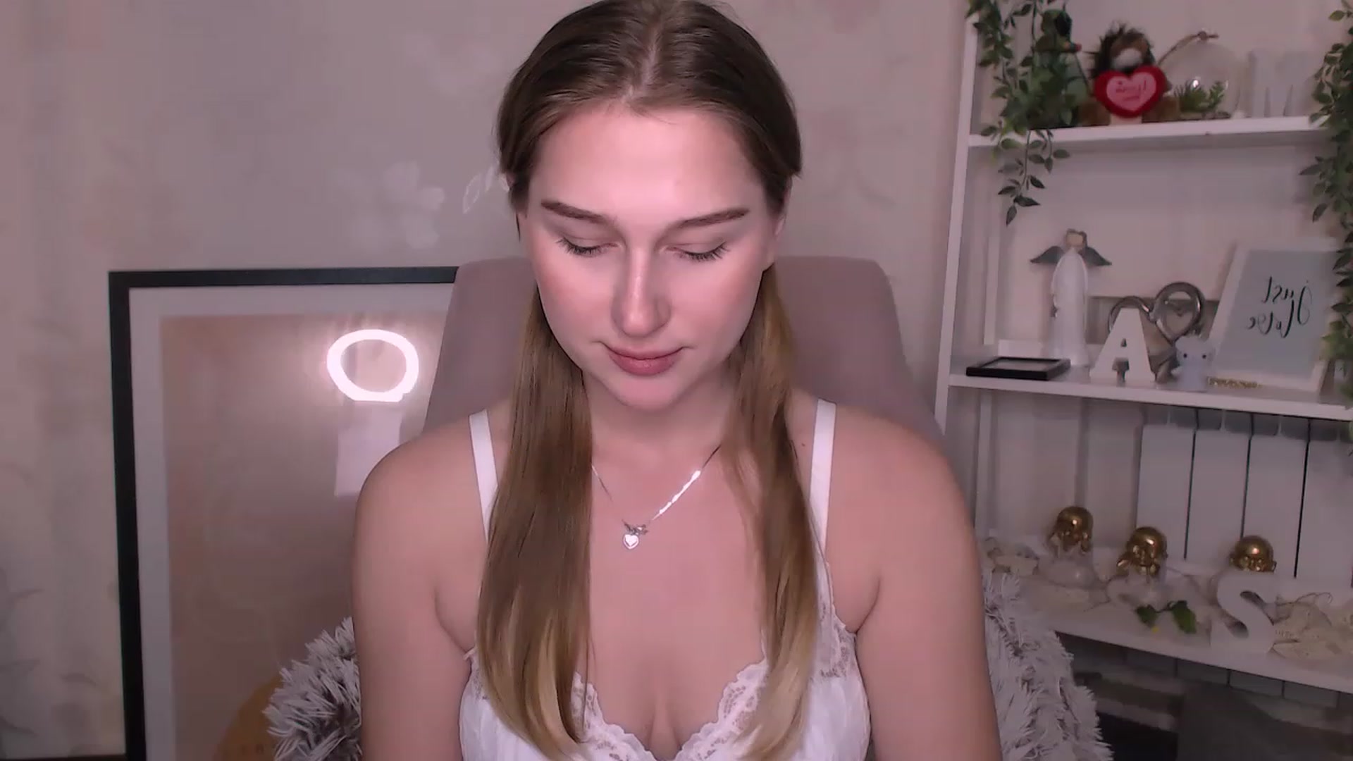 Gallery image thumbnail from AlishaBerk's myfreecams stream on, 02/20/2023, 15:20 image 4 of 20