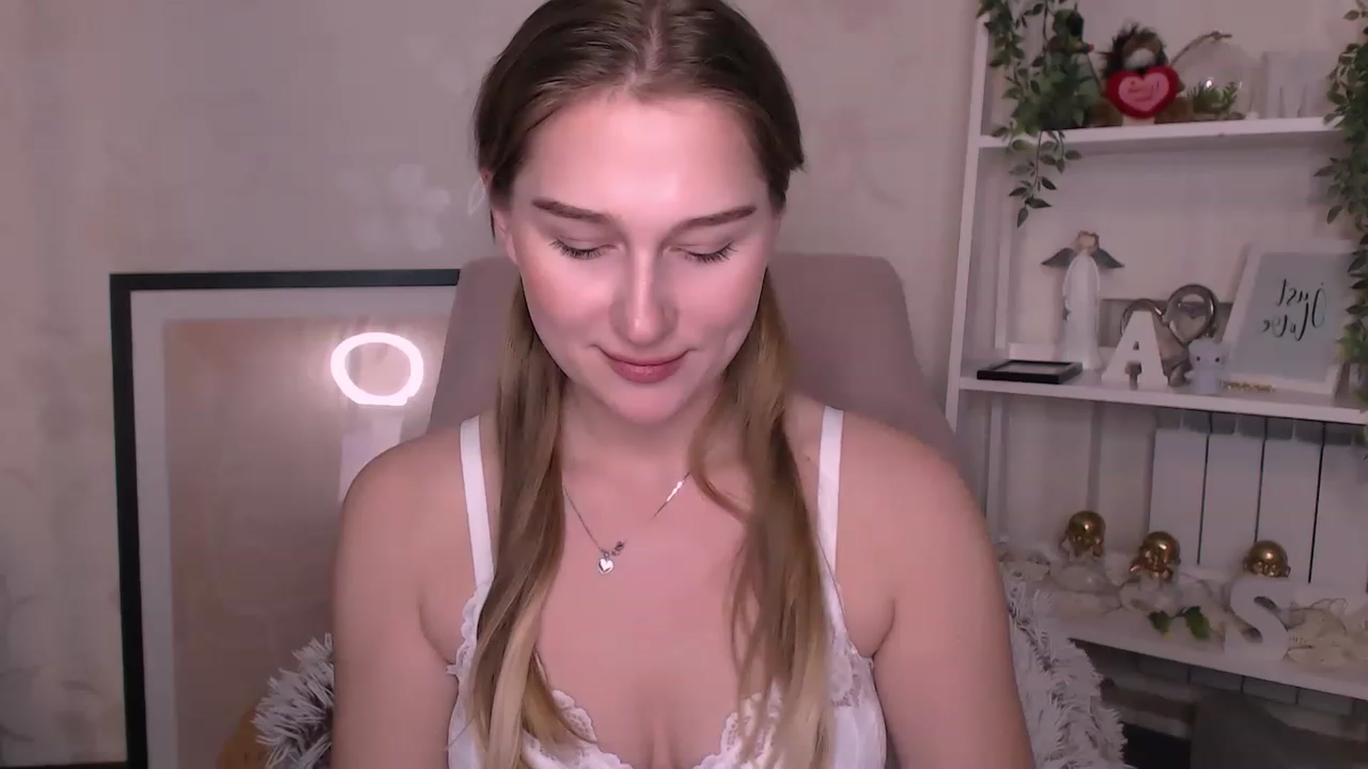 Gallery image thumbnail from AlishaBerk's myfreecams stream on, 02/20/2023, 15:20 image 7 of 20