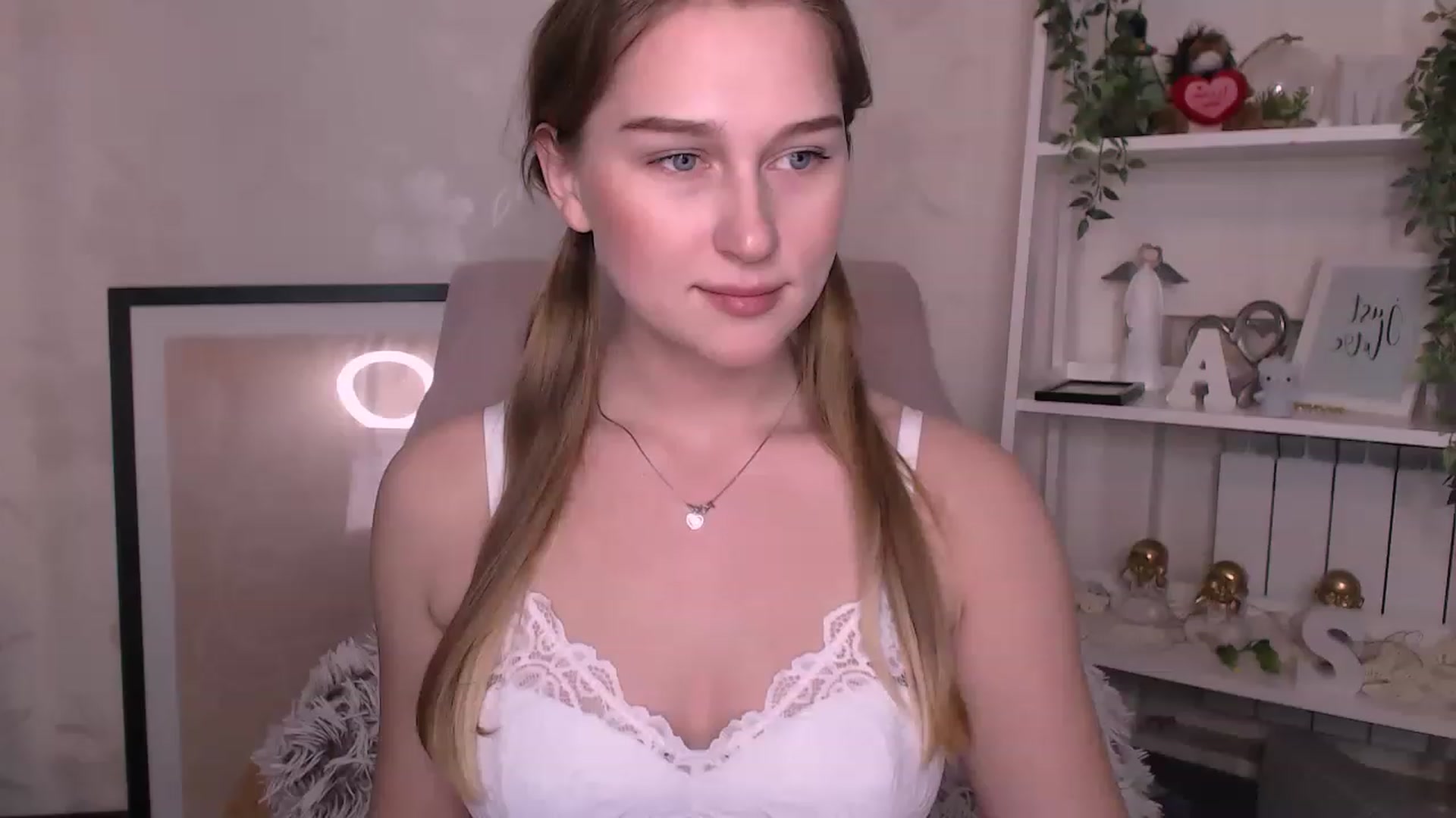 Gallery image thumbnail from AlishaBerk's myfreecams stream on, 02/20/2023, 16:06 image 3 of 20