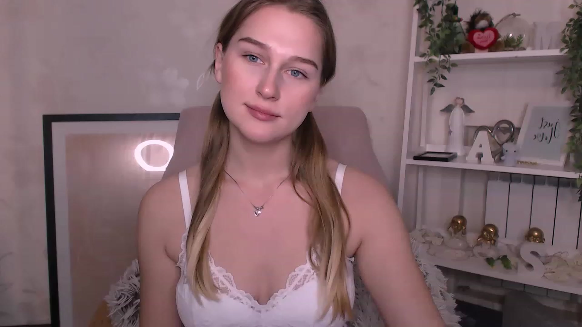 Gallery image thumbnail from AlishaBerk's myfreecams stream on, 02/20/2023, 16:06 image 17 of 20