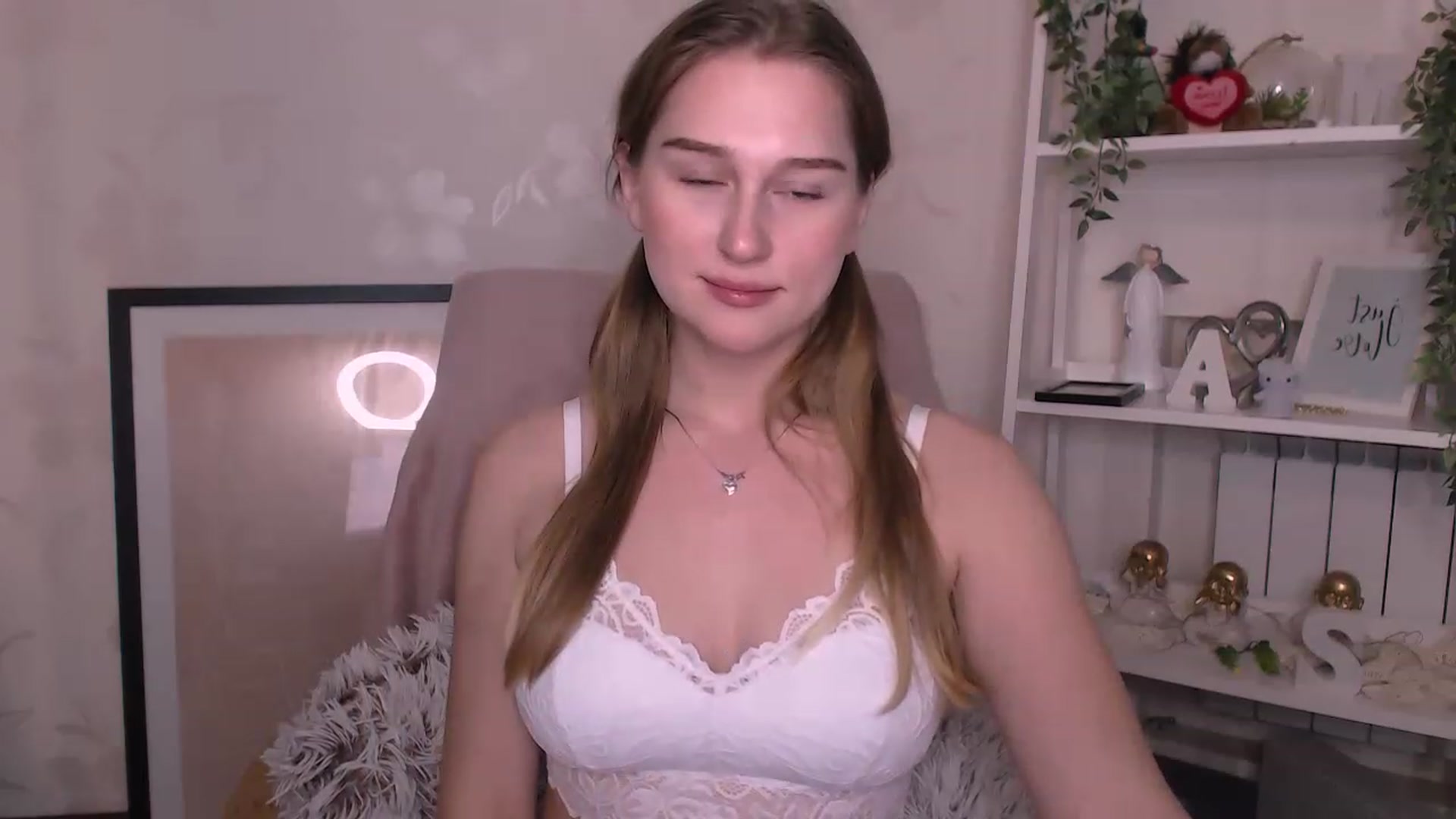 Gallery image thumbnail from AlishaBerk's myfreecams stream on, 02/20/2023, 16:06 image 9 of 20