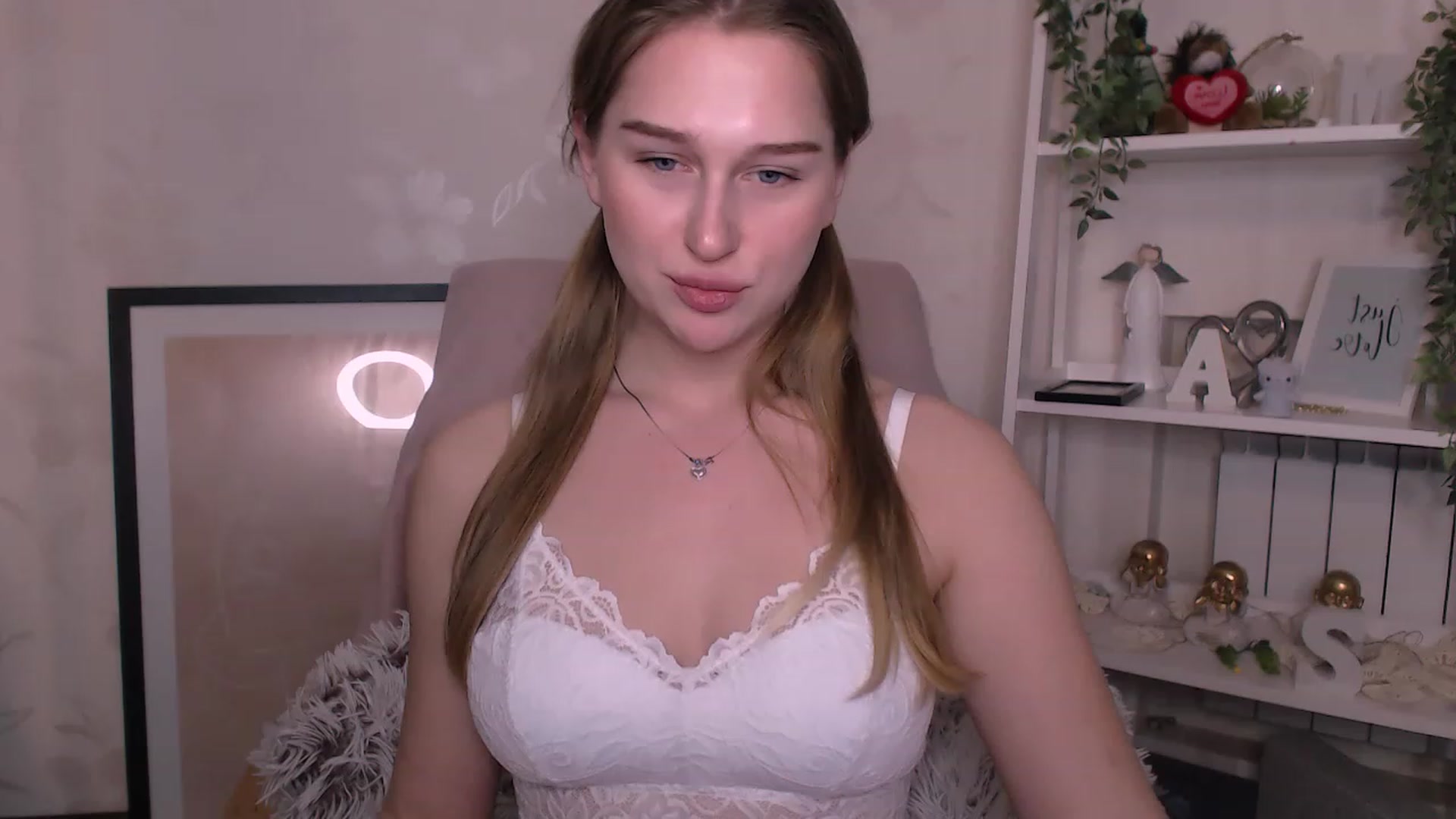 Gallery image thumbnail from AlishaBerk's myfreecams stream on, 02/20/2023, 16:06 image 7 of 20
