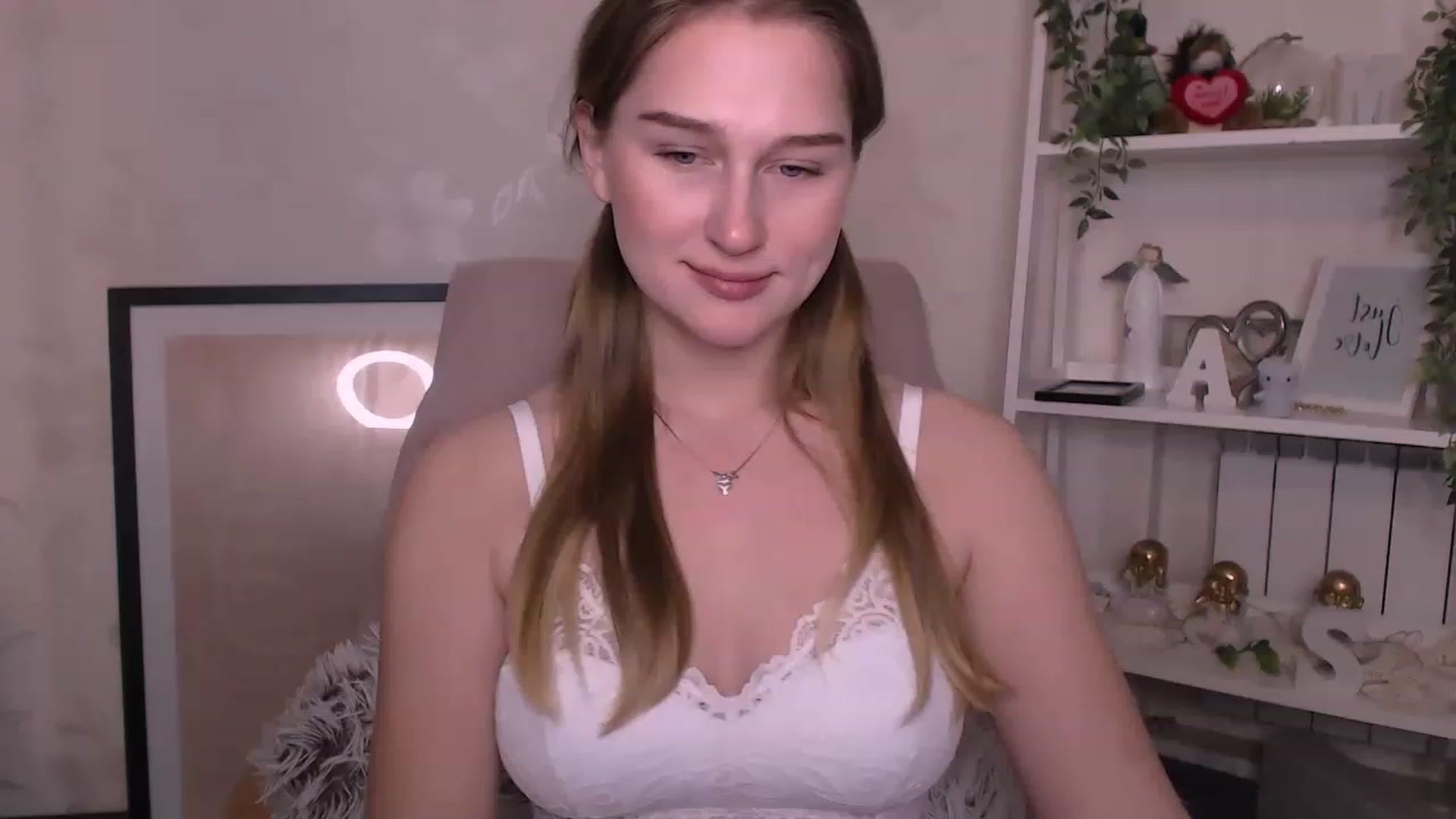 Gallery image thumbnail from AlishaBerk's myfreecams stream on, 02/20/2023, 16:06 image 6 of 20