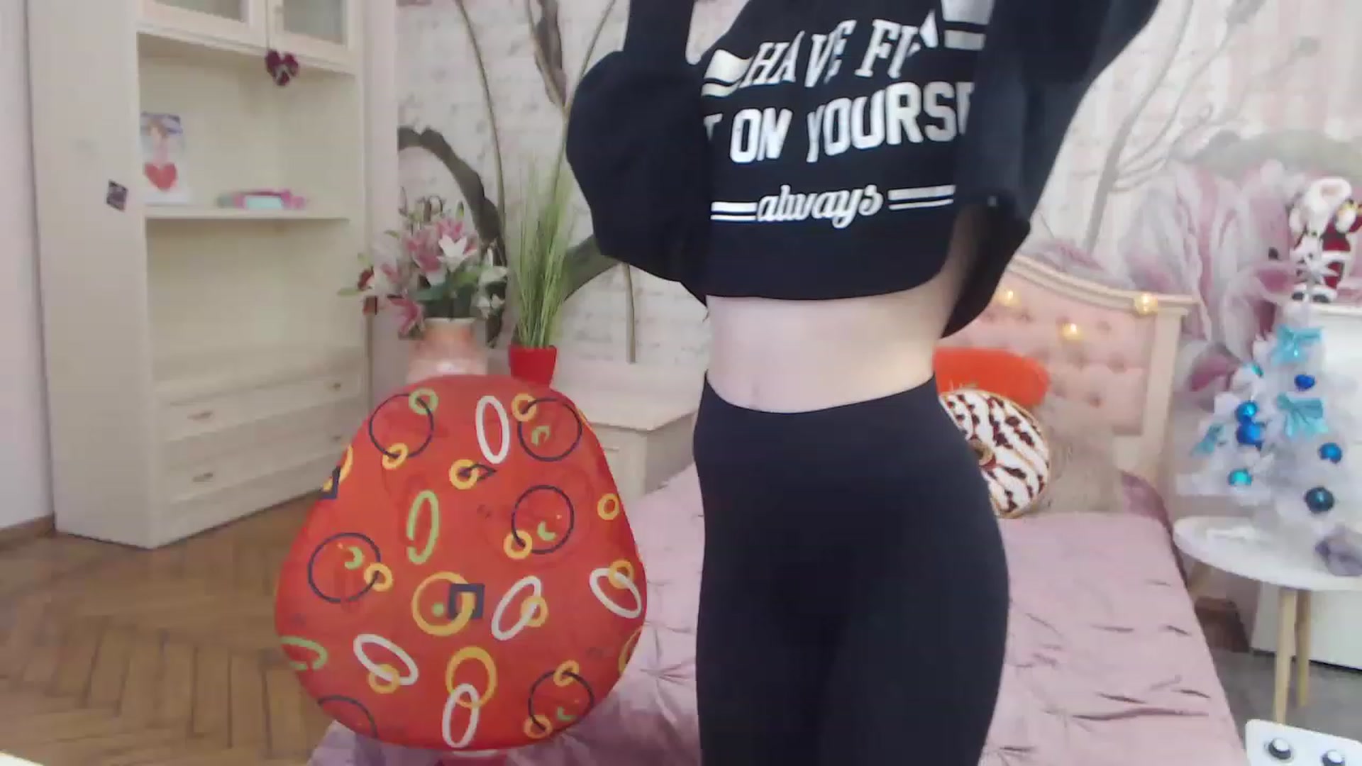 Gallery image thumbnail from Alisha_Norris's myfreecams stream on, 12/12/2022, 11:35 image 13 of 20