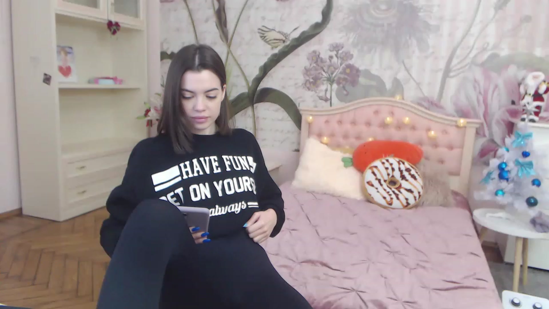 Gallery image thumbnail from Alisha_Norris's myfreecams stream on, 12/12/2022, 11:35 image 17 of 20