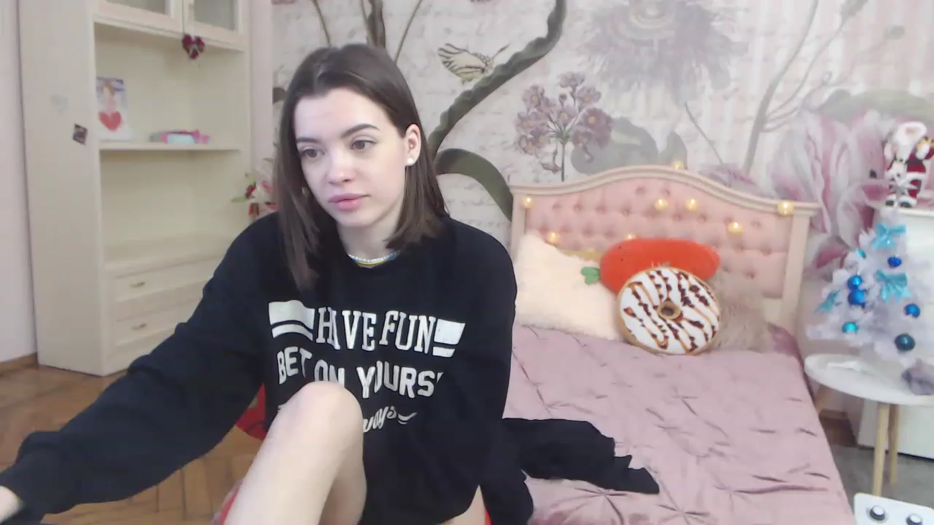 Gallery image thumbnail from Alisha_Norris's myfreecams stream on, 12/12/2022, 11:35 image 16 of 20
