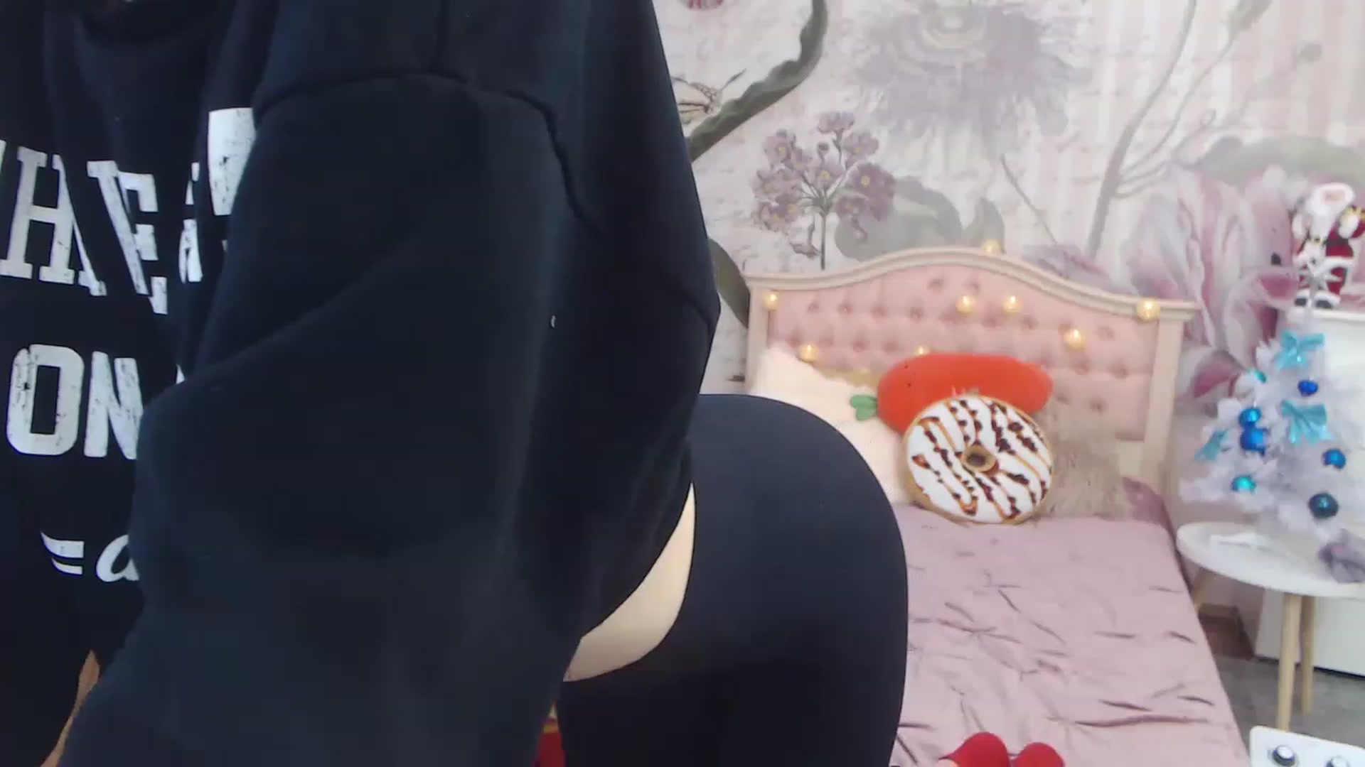 Gallery image thumbnail from Alisha_Norris's myfreecams stream on, 12/12/2022, 11:35 image 4 of 20