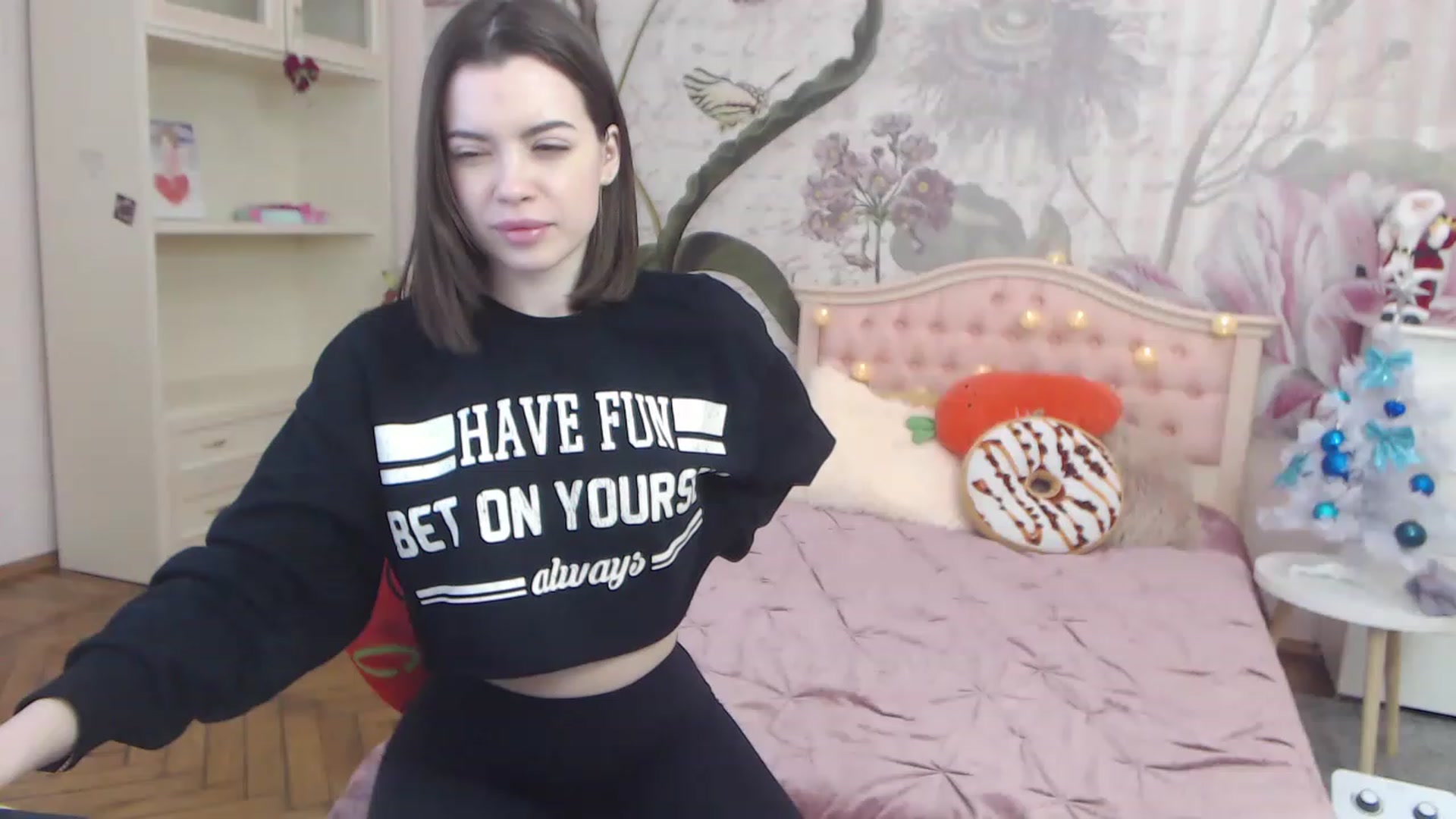 Gallery image thumbnail from Alisha_Norris's myfreecams stream on, 12/12/2022, 11:35 image 18 of 20
