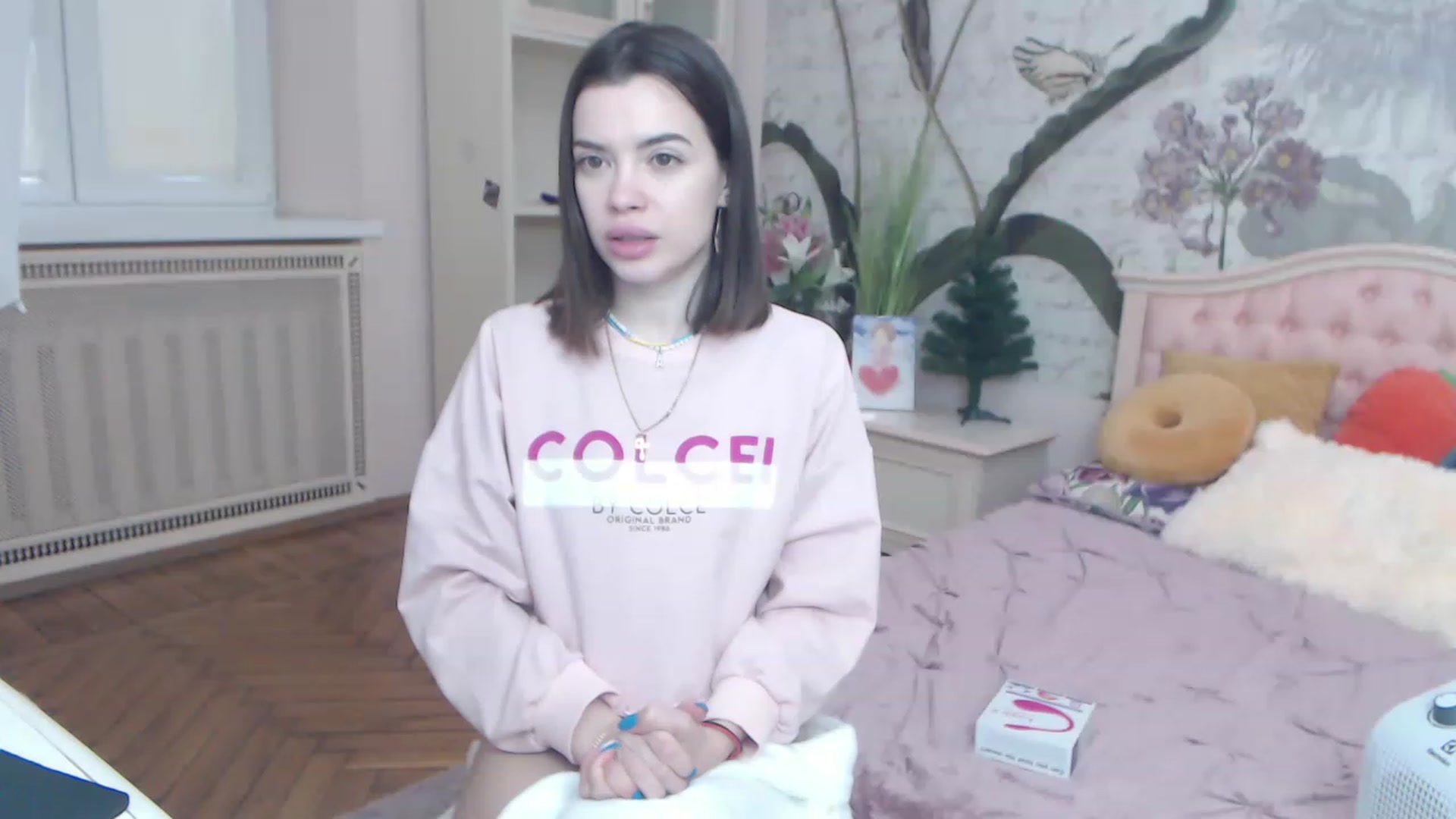 Gallery image thumbnail from Alisha_Norris's myfreecams stream on, 12/18/2022, 10:35 image 4 of 20