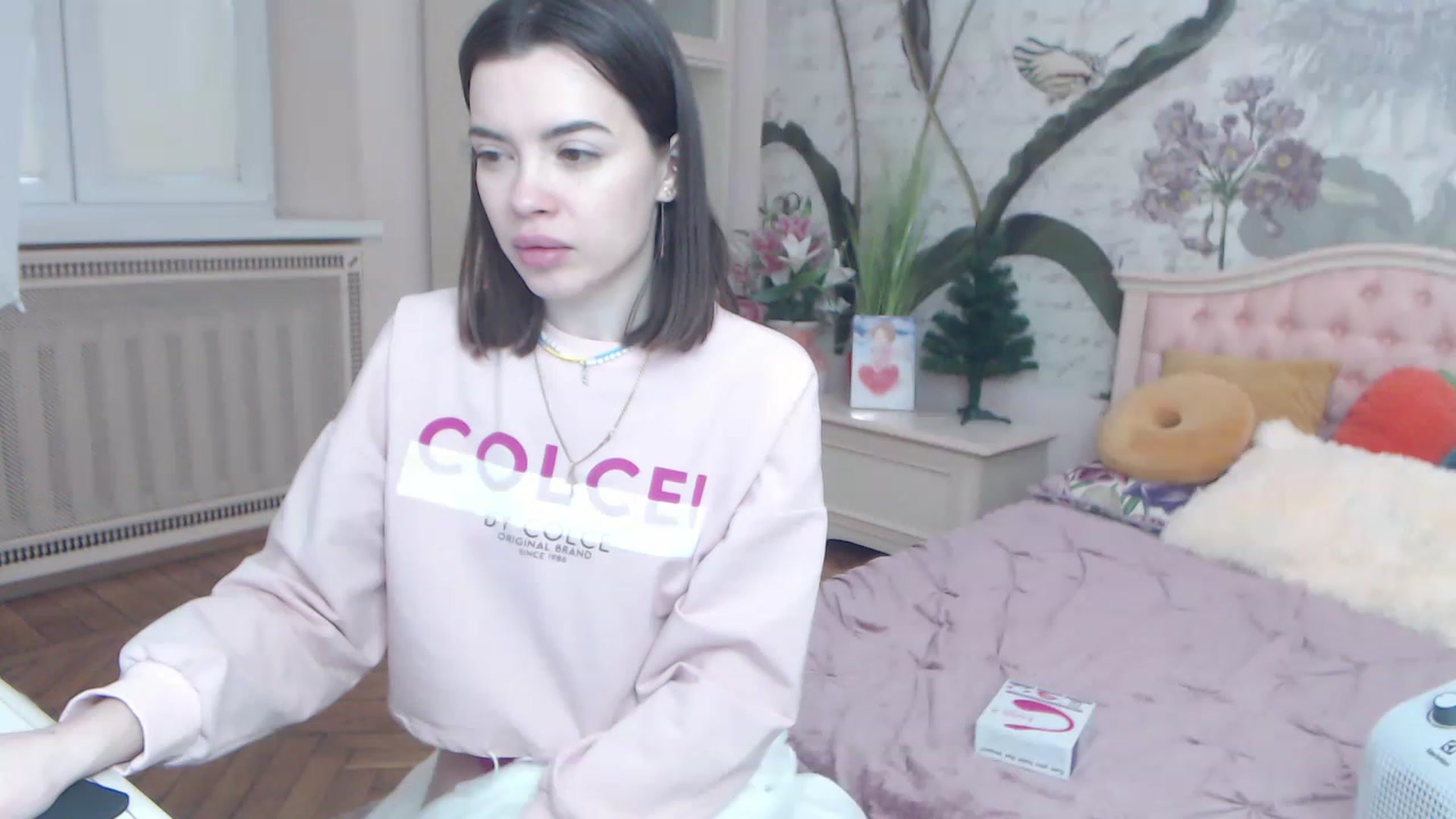 Gallery image thumbnail from Alisha_Norris's myfreecams stream on, 12/18/2022, 10:35 image 17 of 20