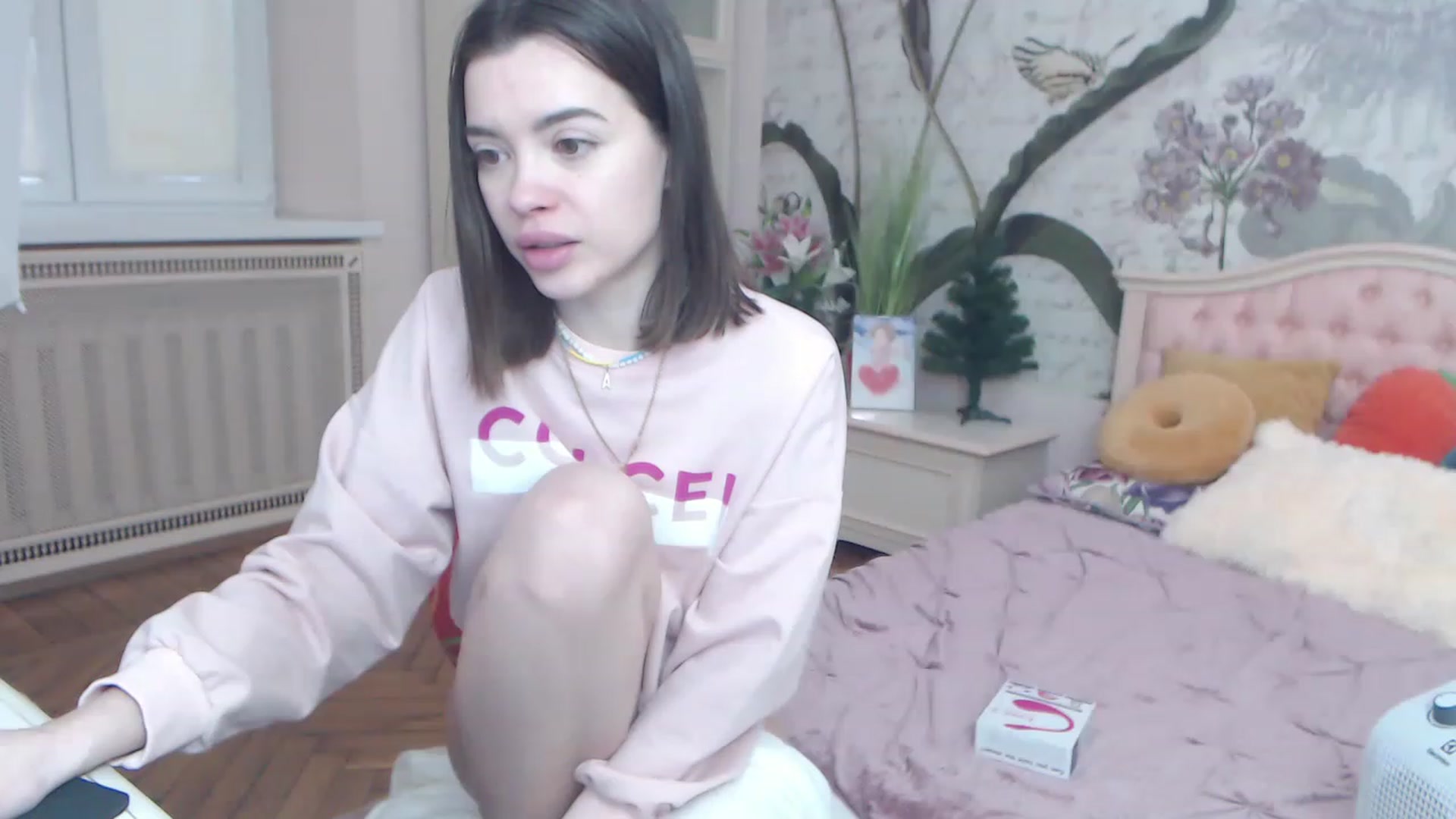 Gallery image thumbnail from Alisha_Norris's myfreecams stream on, 12/18/2022, 10:35 image 12 of 20