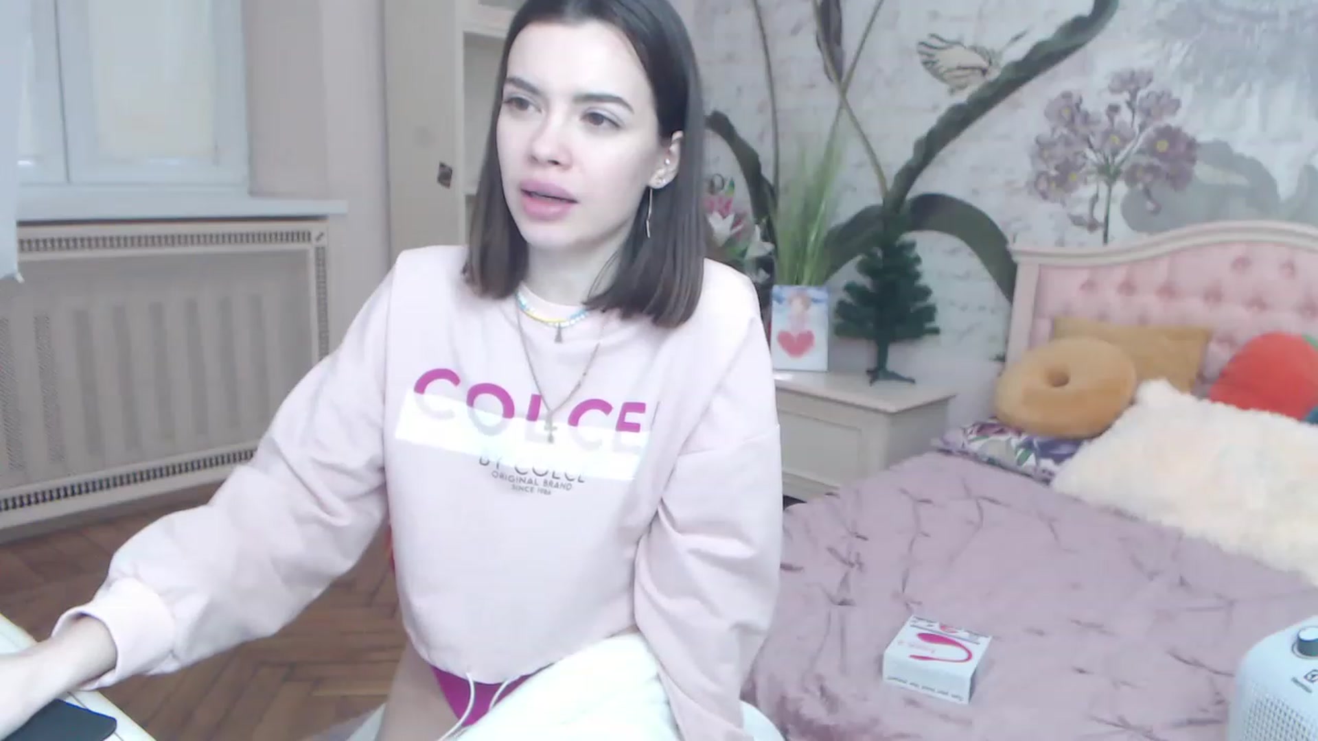 Gallery image thumbnail from Alisha_Norris's myfreecams stream on, 12/18/2022, 10:35 image 18 of 20