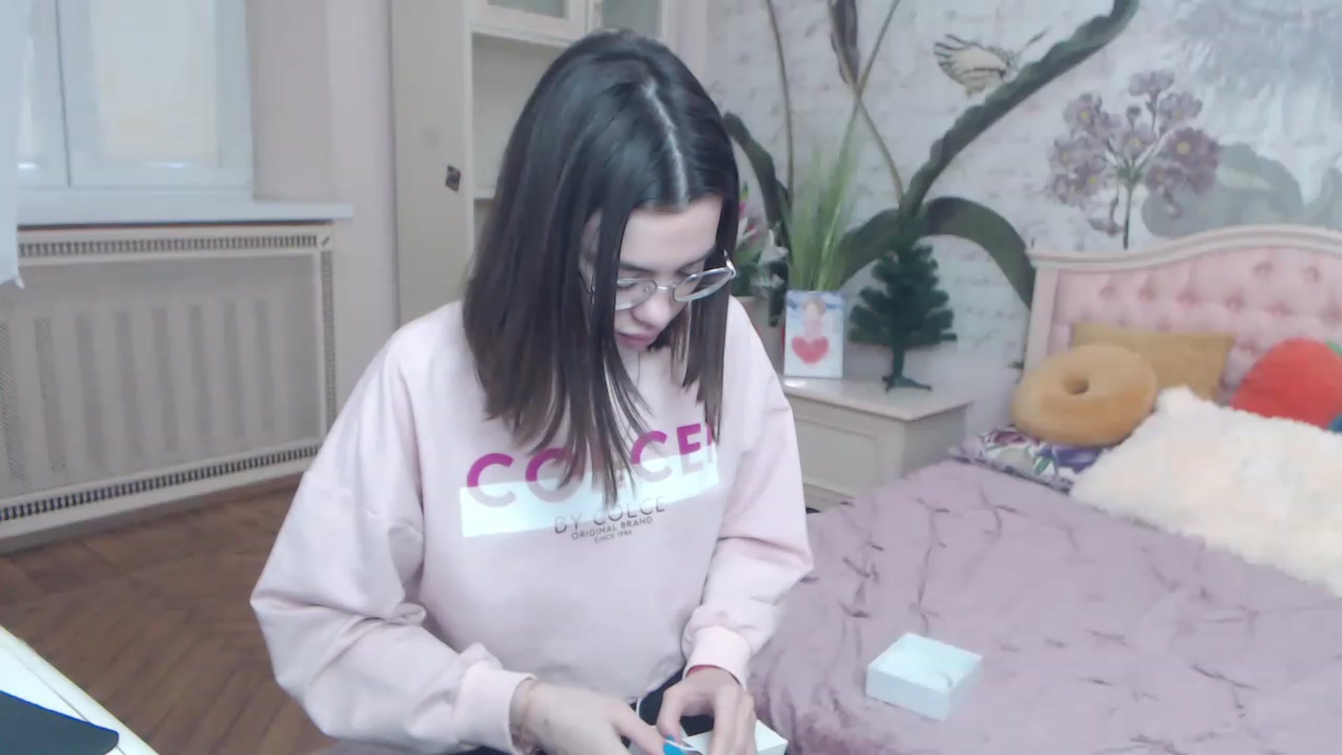 Gallery image thumbnail from Alisha_Norris's myfreecams stream on, 12/18/2022, 10:35 image 20 of 20