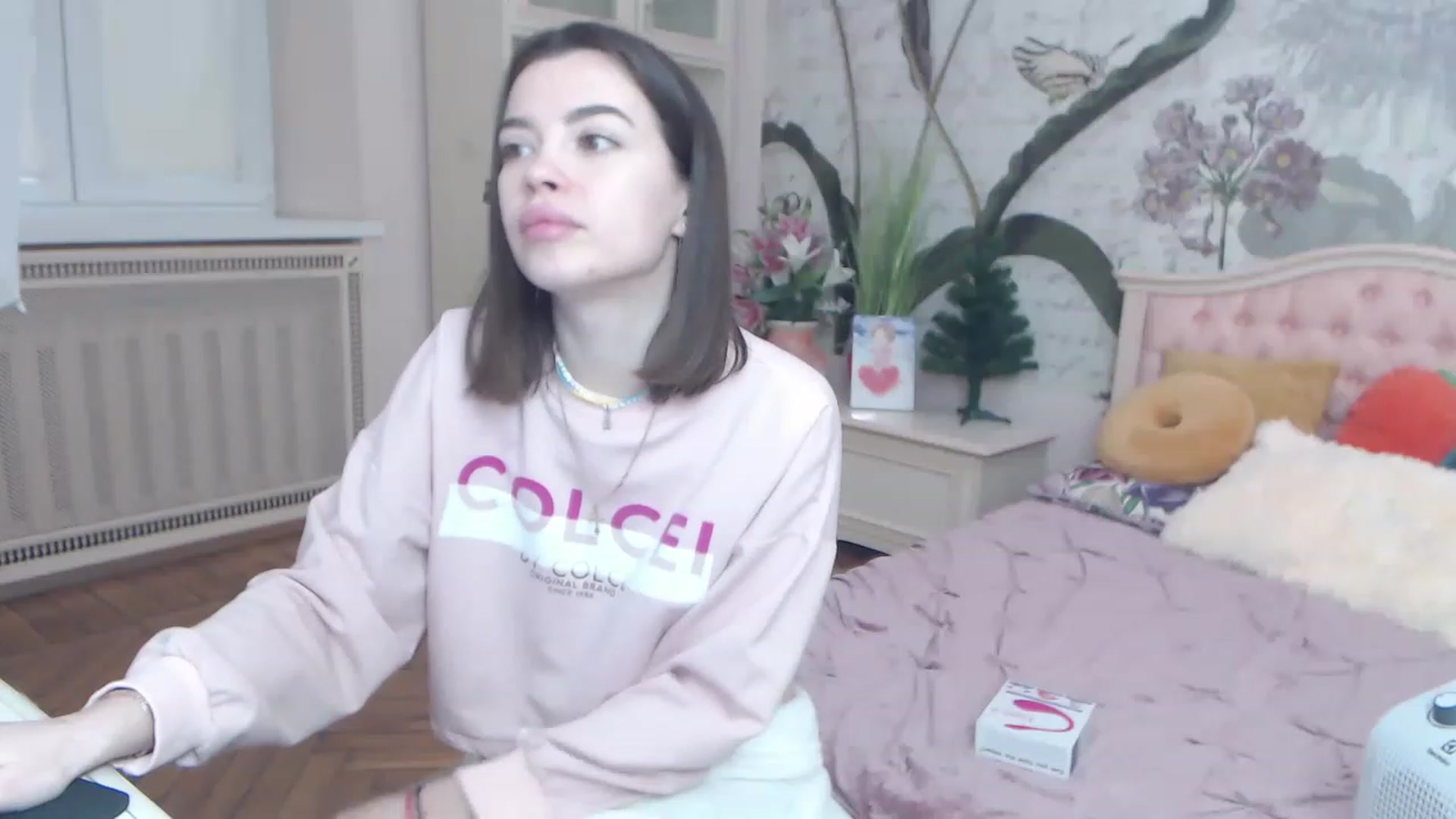 Gallery image thumbnail from Alisha_Norris's myfreecams stream on, 12/18/2022, 10:35 image 2 of 20
