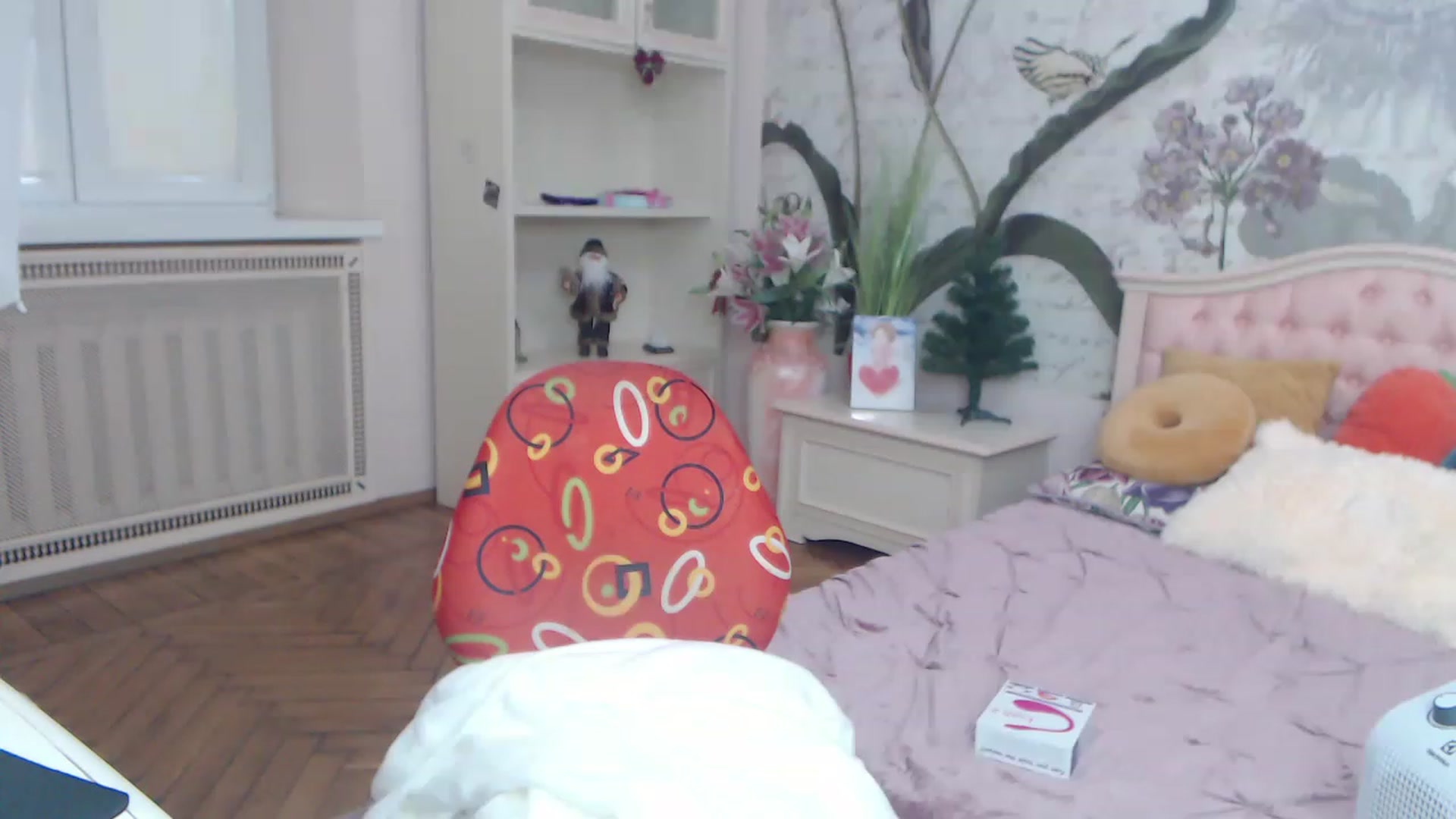 Gallery image thumbnail from Alisha_Norris's myfreecams stream on, 12/18/2022, 10:35 image 13 of 20