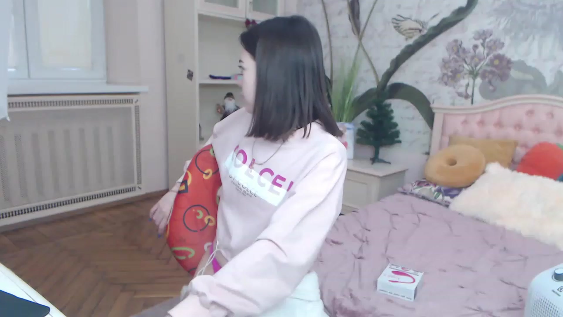 Gallery image thumbnail from Alisha_Norris's myfreecams stream on, 12/18/2022, 10:35 image 3 of 20
