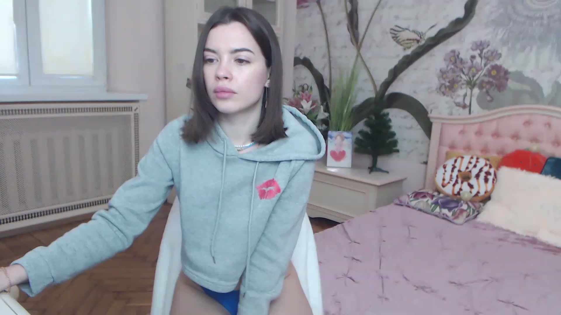 Gallery image thumbnail from Alisha_Norris's myfreecams stream on, 12/19/2022, 09:45 image 12 of 20