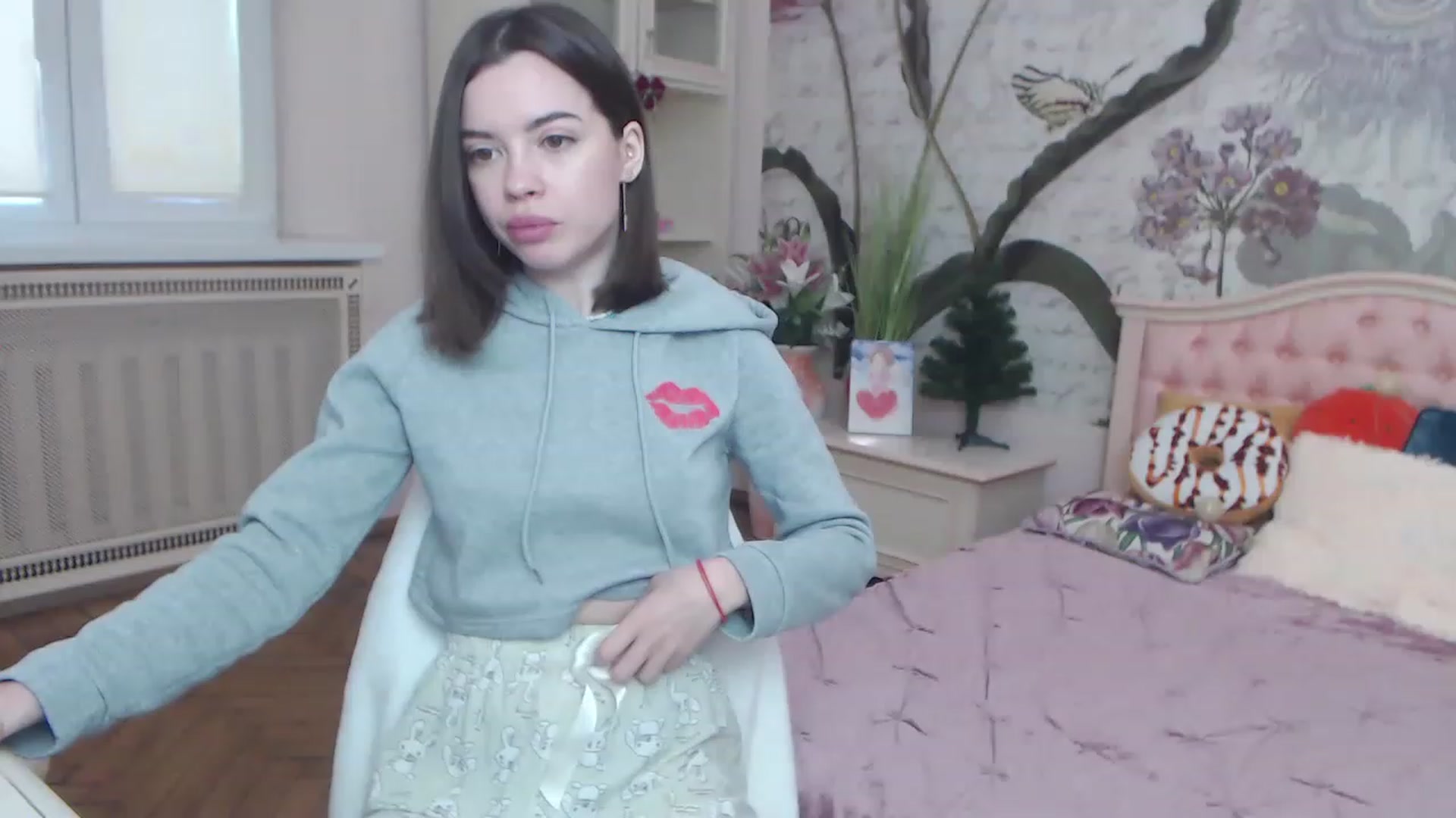 Gallery image thumbnail from Alisha_Norris's myfreecams stream on, 12/19/2022, 09:45 image 18 of 20