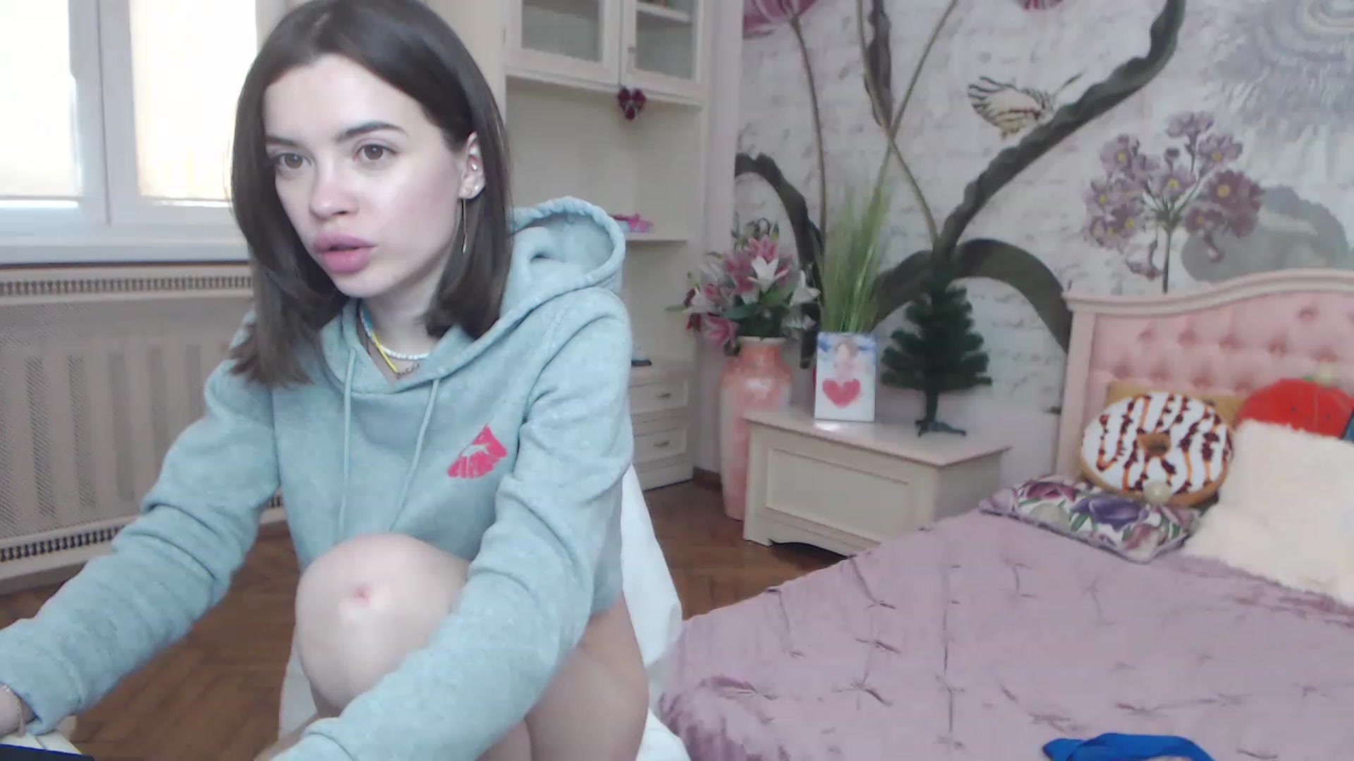 Gallery image thumbnail from Alisha_Norris's myfreecams stream on, 12/19/2022, 12:17 image 17 of 20