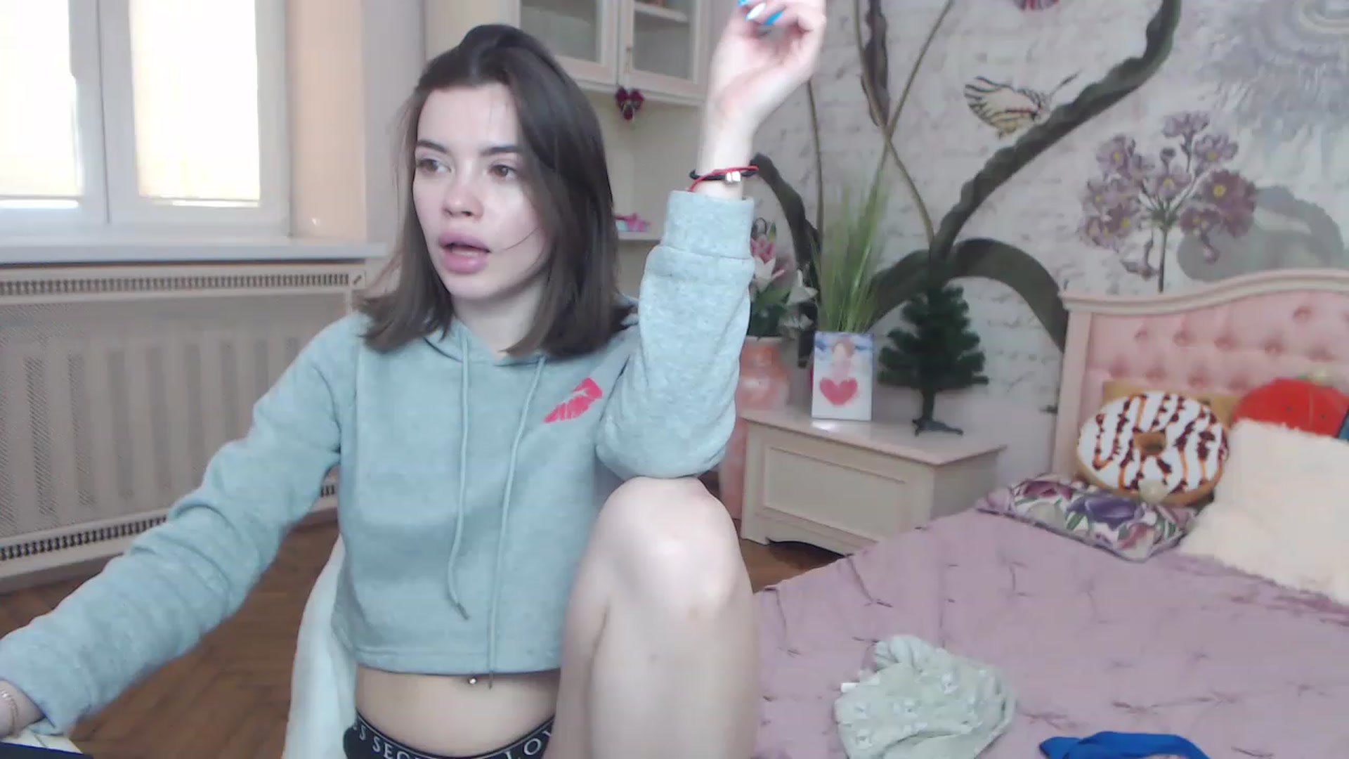 Gallery image thumbnail from Alisha_Norris's myfreecams stream on, 12/19/2022, 12:17 image 20 of 20