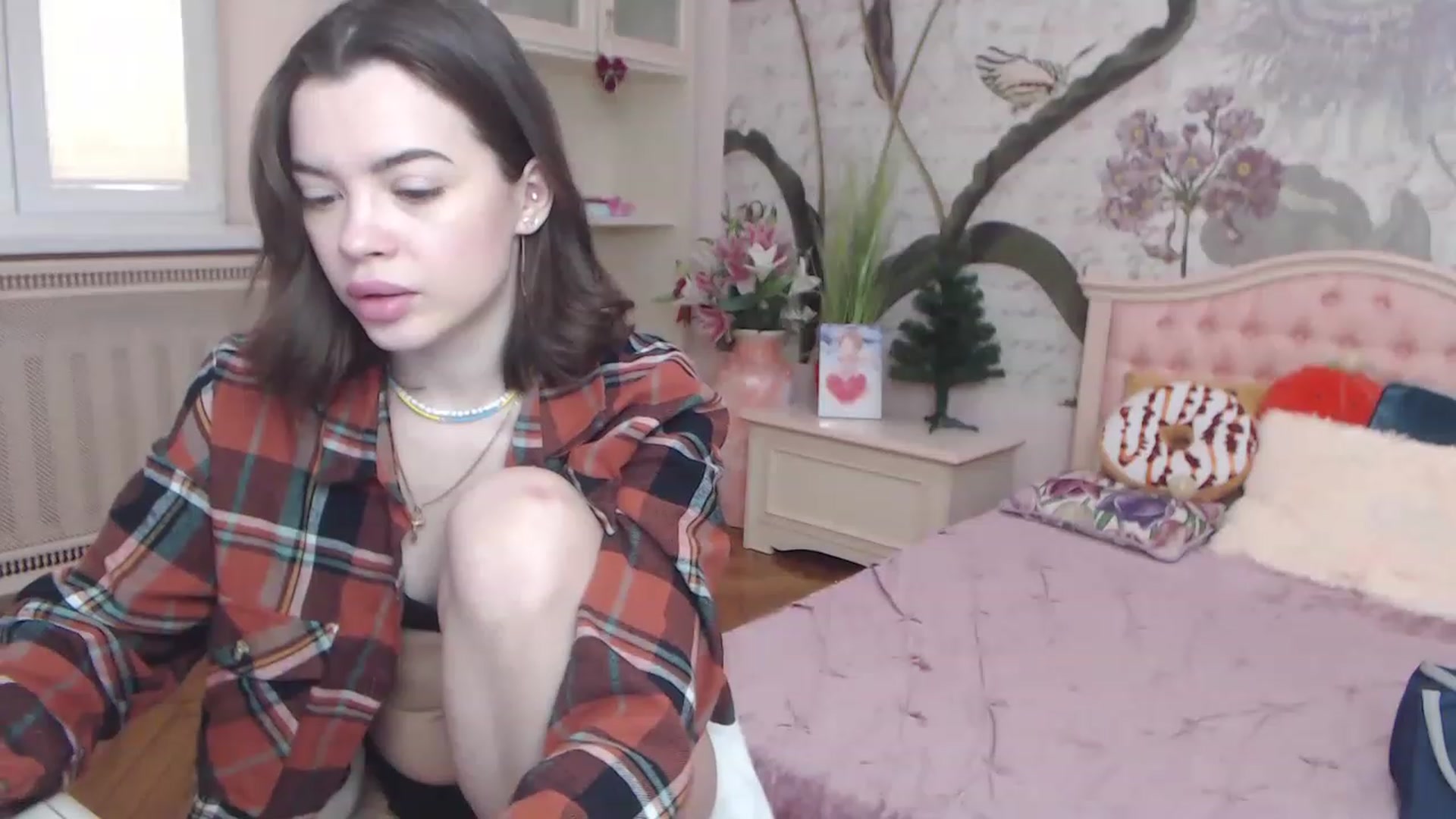 Gallery image thumbnail from Alisha_Norris's myfreecams stream on, 12/20/2022, 09:24 image 12 of 20