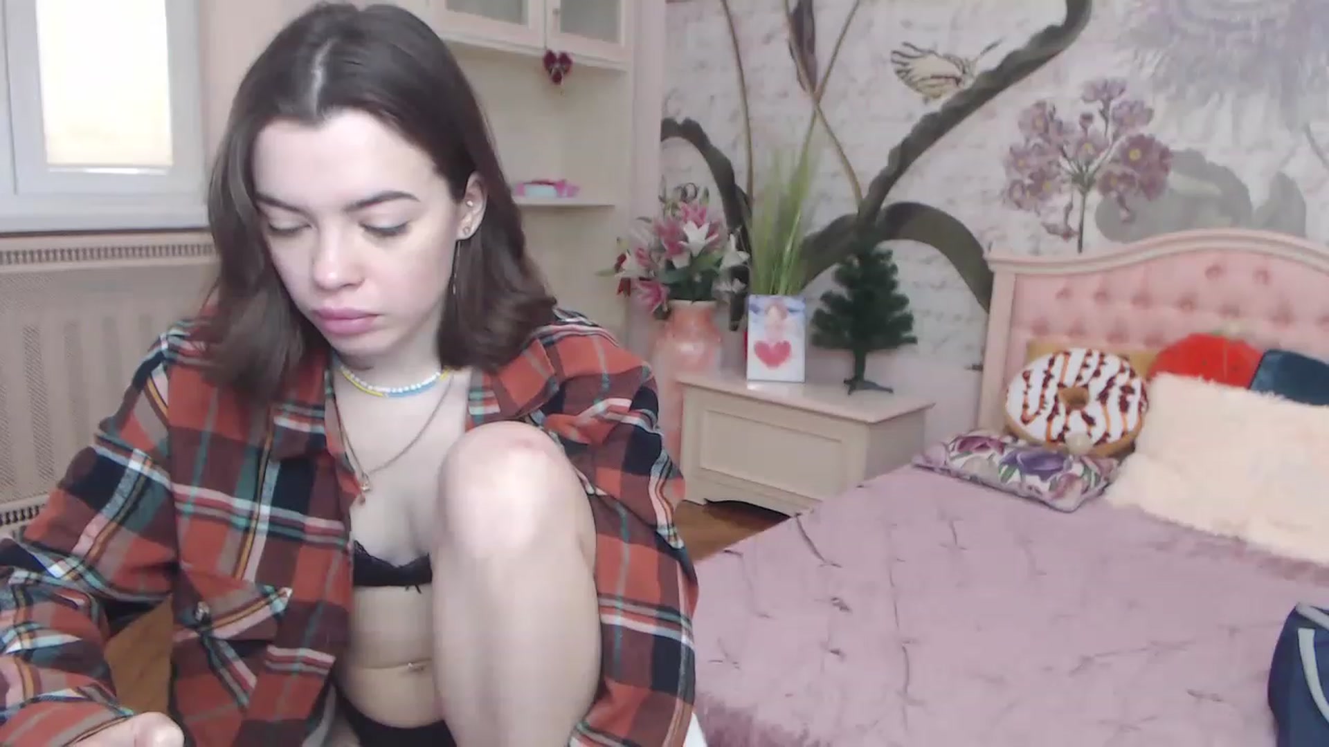Gallery image thumbnail from Alisha_Norris's myfreecams stream on, 12/20/2022, 09:24 image 13 of 20