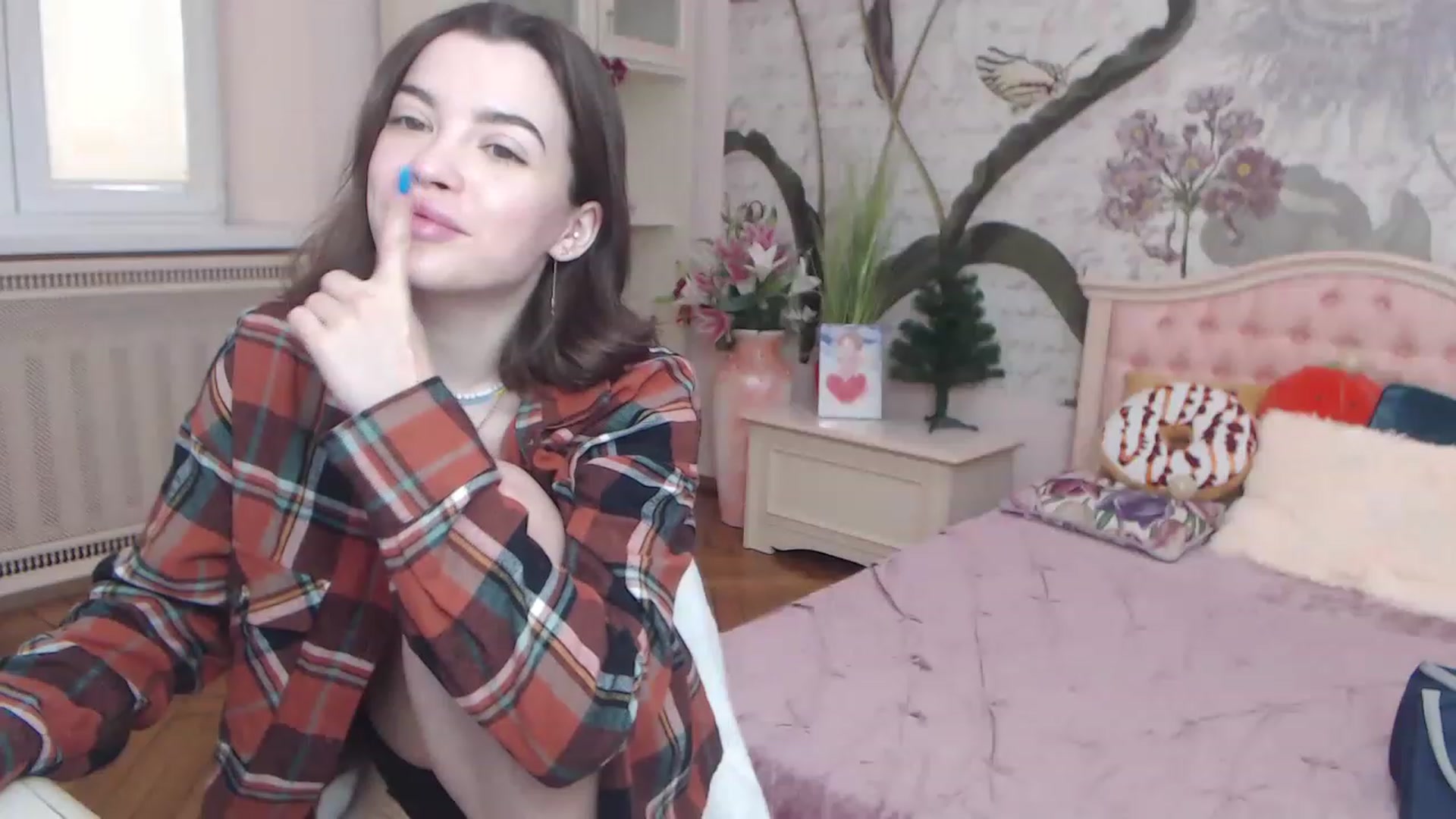 Gallery image thumbnail from Alisha_Norris's myfreecams stream on, 12/20/2022, 09:24 image 8 of 20