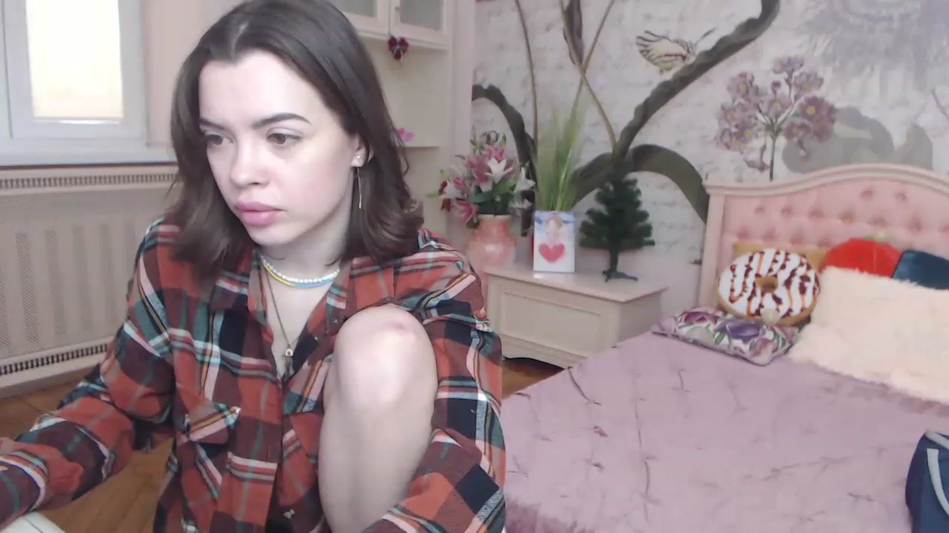 Gallery image thumbnail from Alisha_Norris's myfreecams stream on, 12/20/2022, 09:24 image 16 of 20