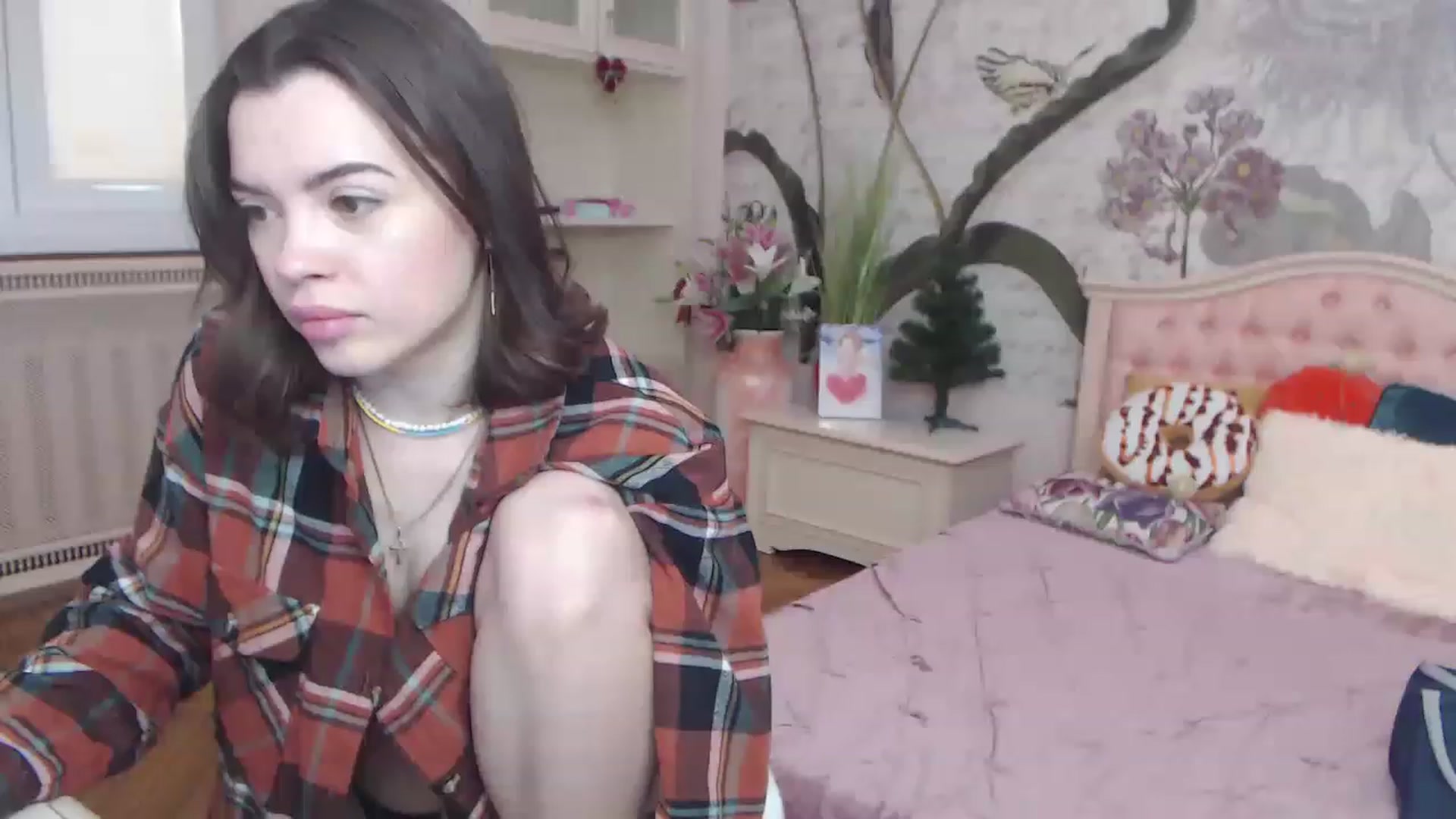Gallery image thumbnail from Alisha_Norris's myfreecams stream on, 12/20/2022, 09:24 image 19 of 20