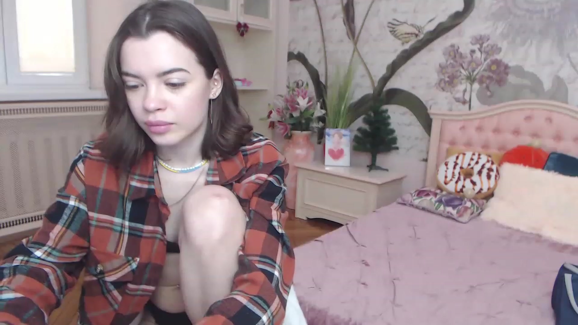 Gallery image thumbnail from Alisha_Norris's myfreecams stream on, 12/20/2022, 09:24 image 11 of 20